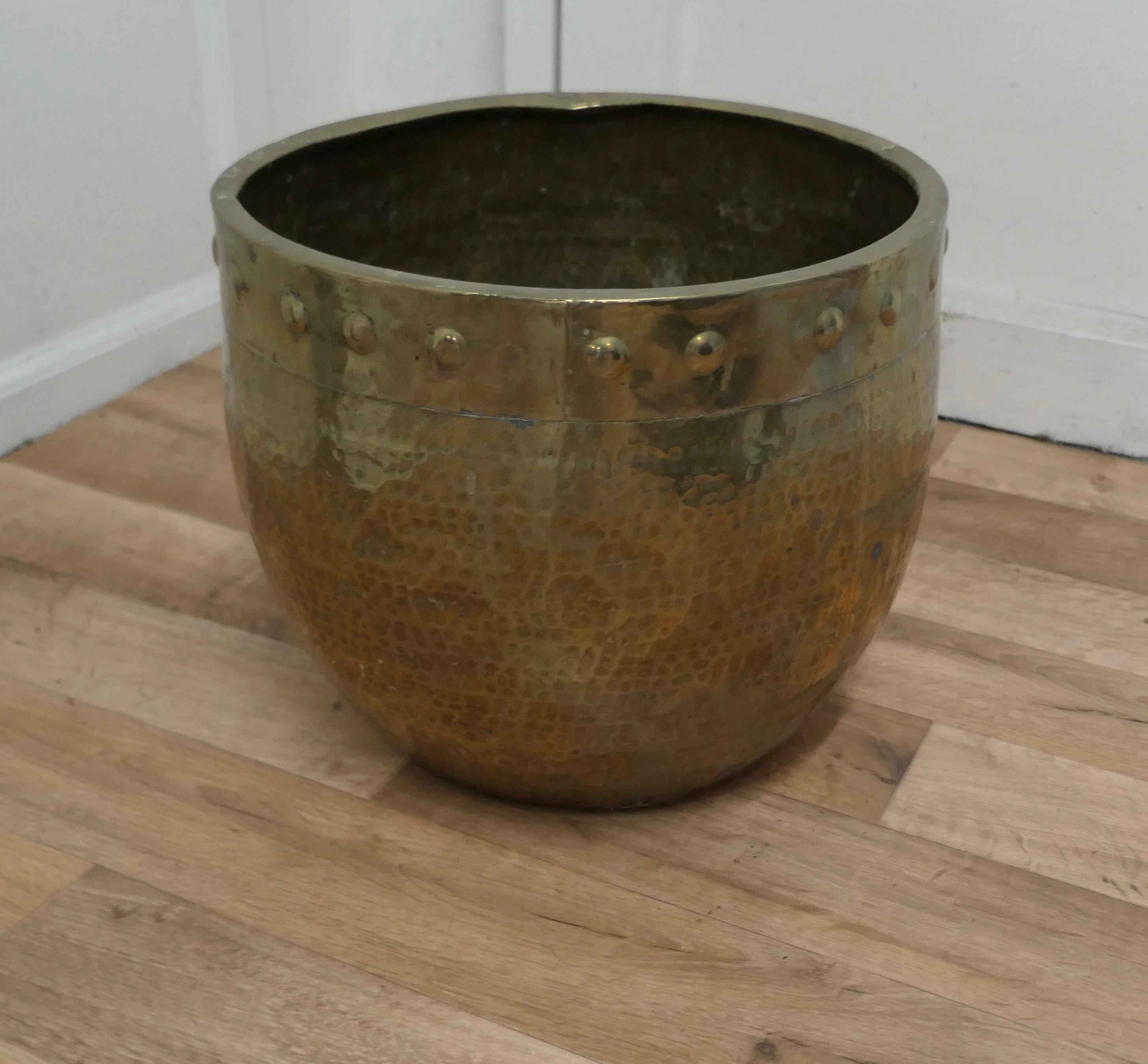Brass Arts and Crafts Riveted Jardiniere   In Good Condition For Sale In Chillerton, Isle of Wight