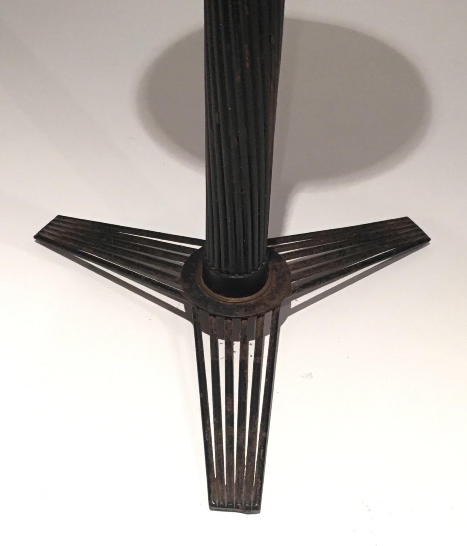 Mid-Century Modern Brass Ashtray on a Black Lacquered Metal Base, French Work, Circa 1950 For Sale
