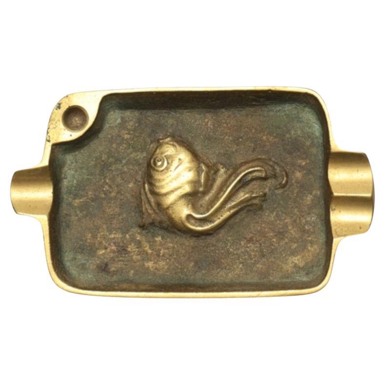 Cendrier en laiton avec détails patinés et poisson en relief