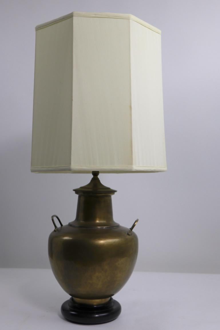 Lampe de bureau en laiton de style chinois moderne et asiatique en vente 4