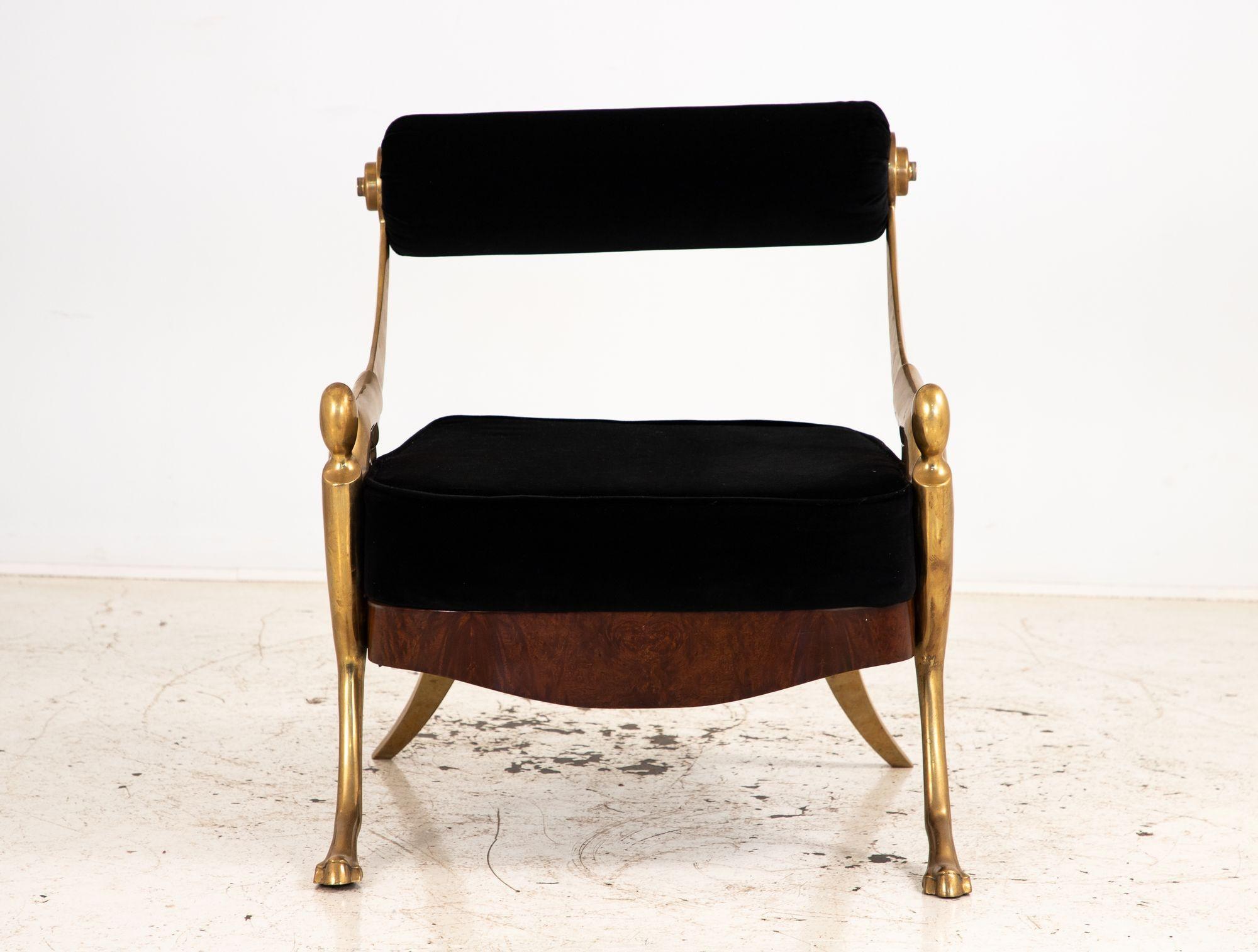 This exceptional brass chair, crafted in England in the late 20th century, echoes the 