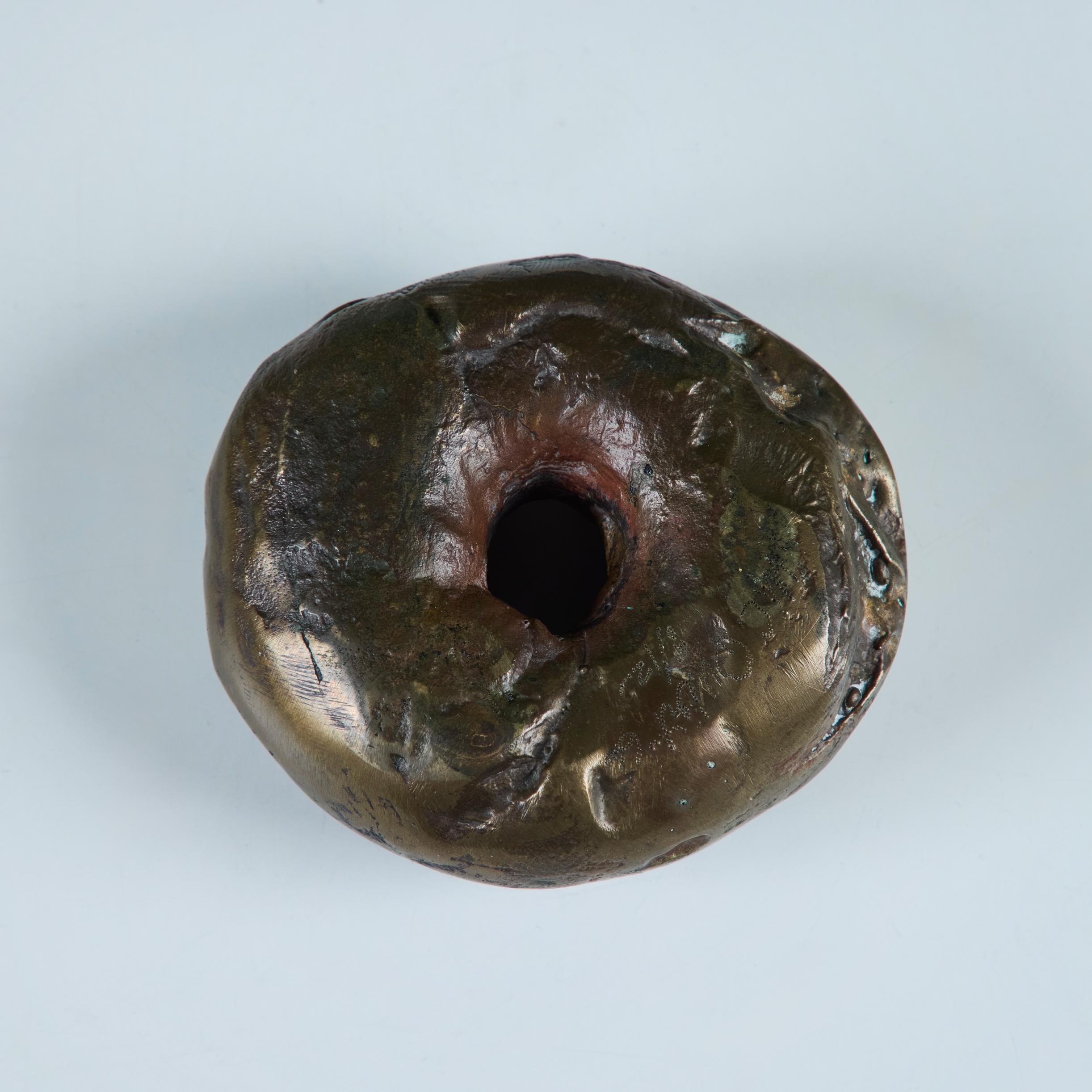 Scultura di bagel in ottone in vendita 7