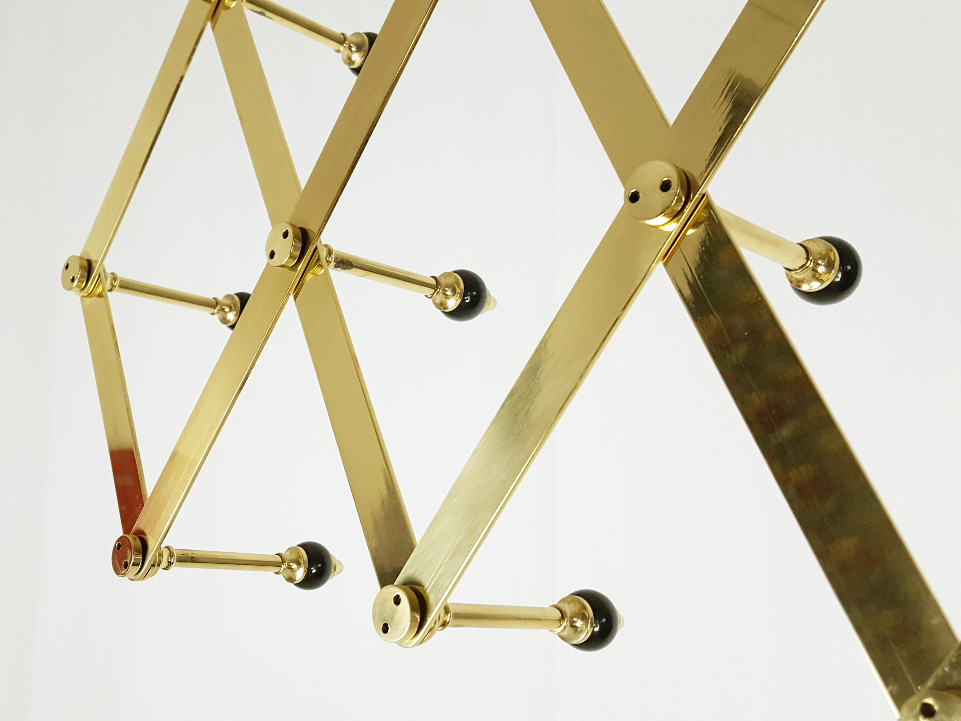 Brass & Bakelite Mid-Century Modern Adjustable Coat Rack by L. Caccia Dominioni  In Good Condition For Sale In Varese, Lombardia