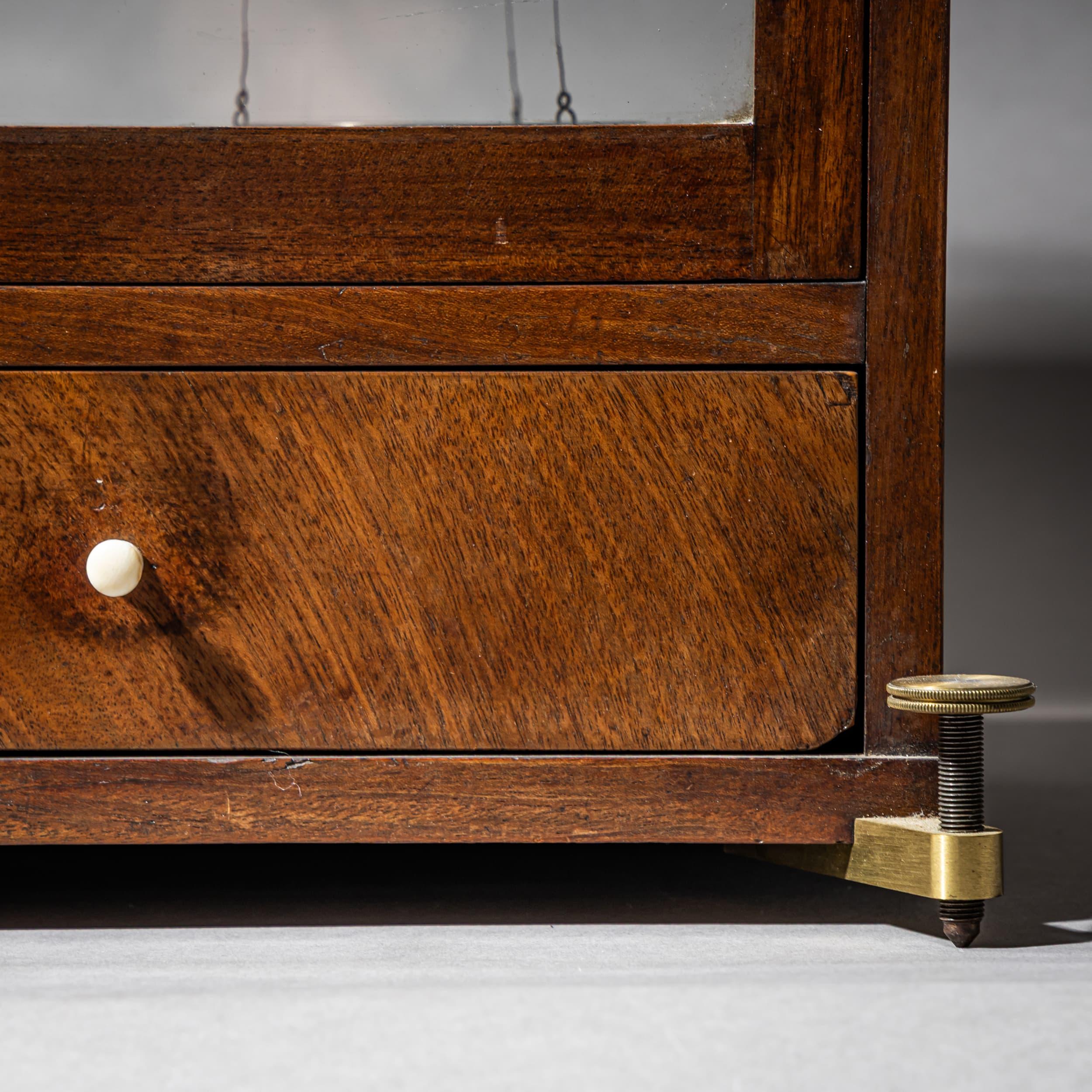 Bilancia in ottone con cassa in legno, XIX secolo in vendita 3