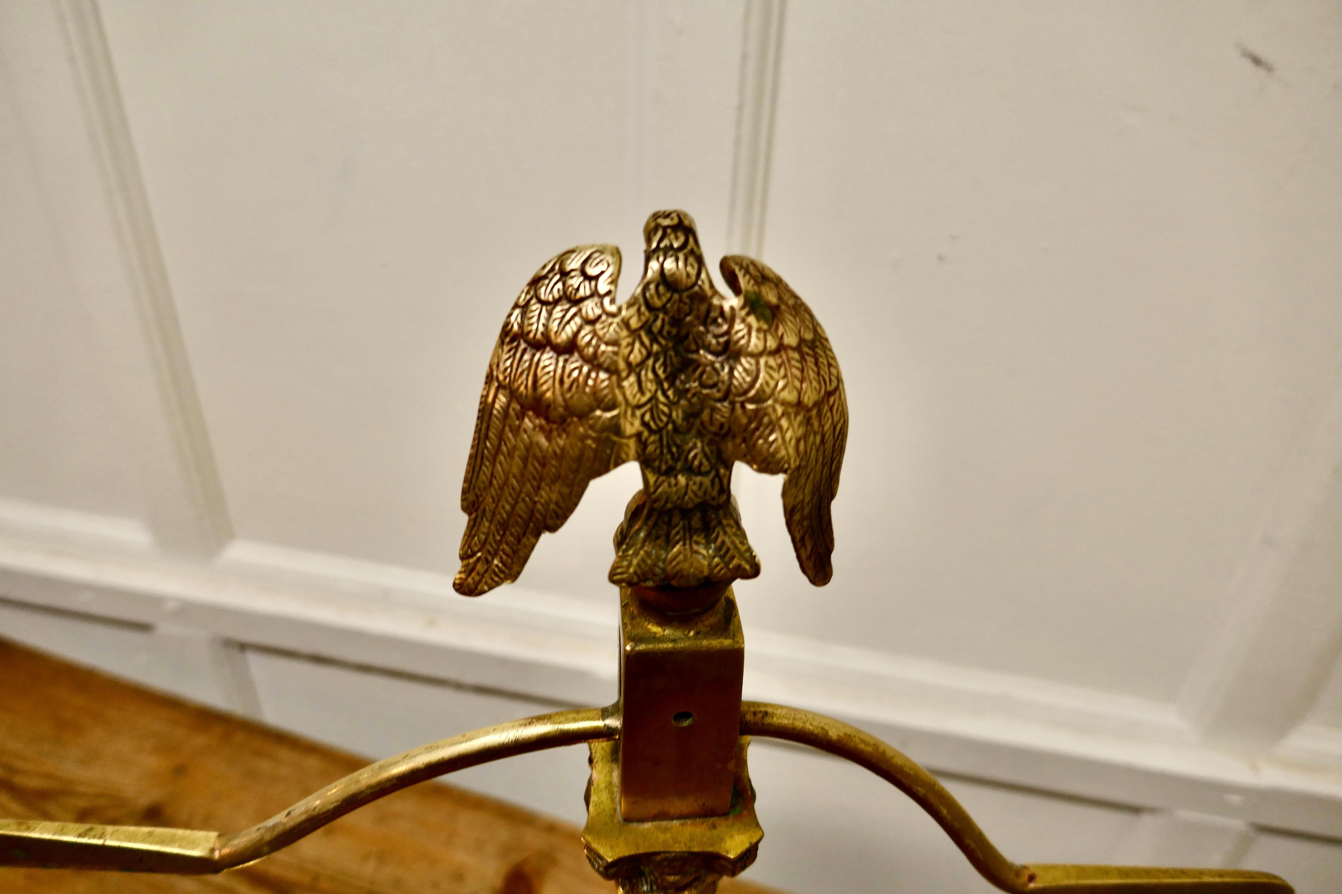 XIXe siècle Échantillons d'équilibre en laiton avec écusson en forme d'aigle en vente