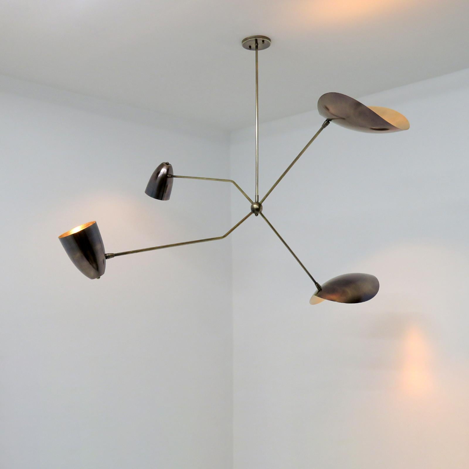 Laiton Lustre Balancier en laiton de la Galerie L7 en vente
