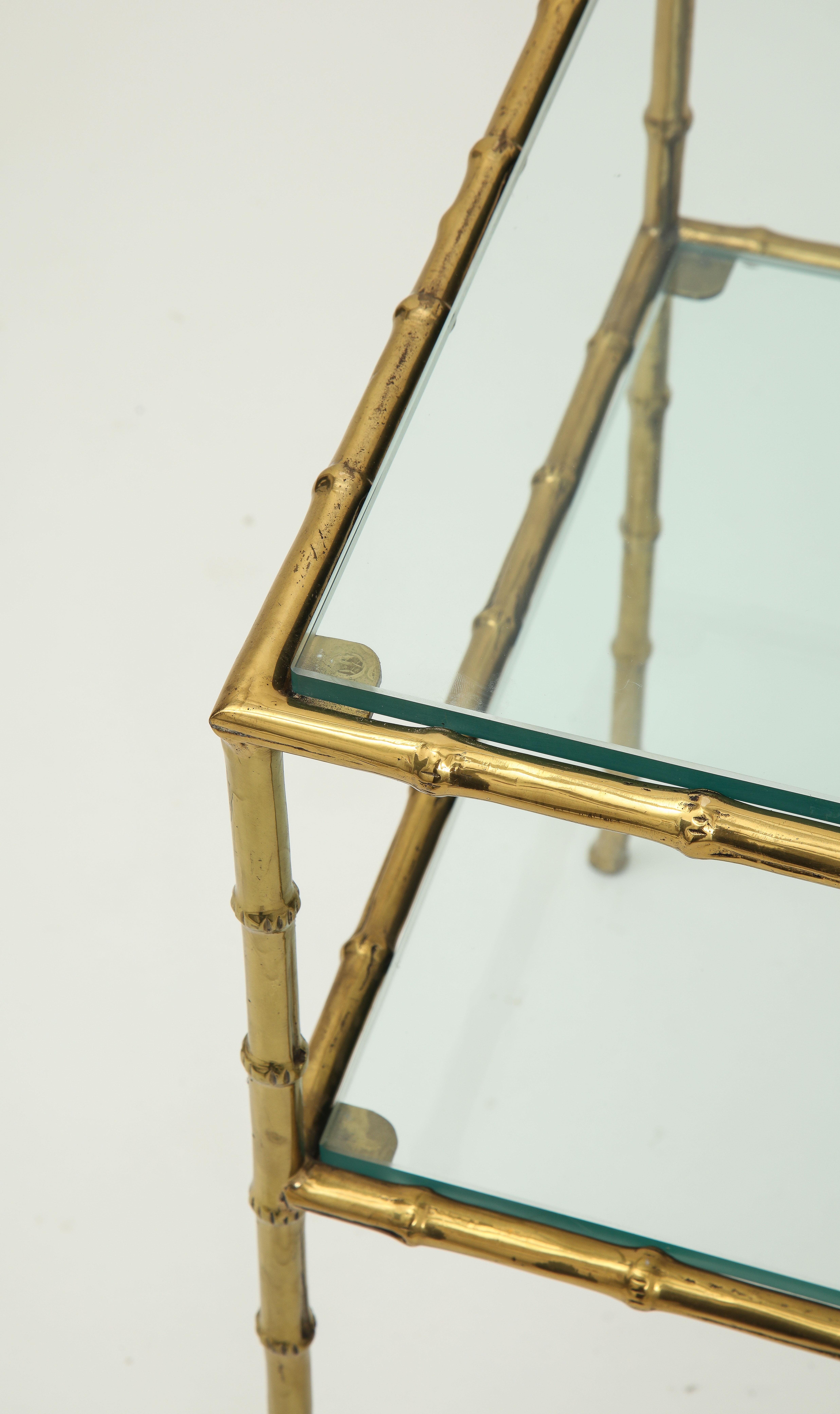 Zweistufiger Beistelltisch aus Messing, Bambus und Glas 2