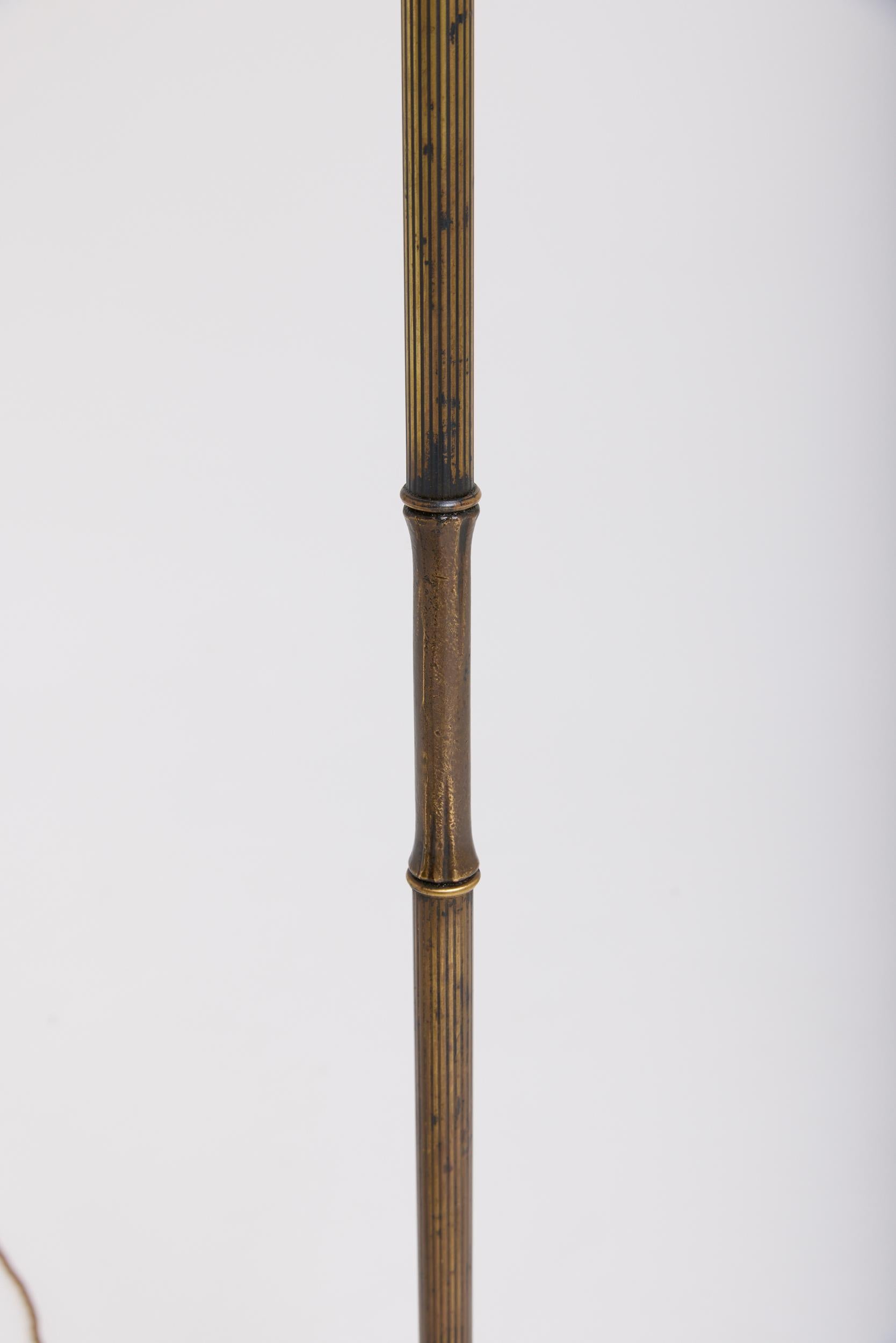 Lámpara de pie de bambú y latón en Bueno estado para la venta en London, GB