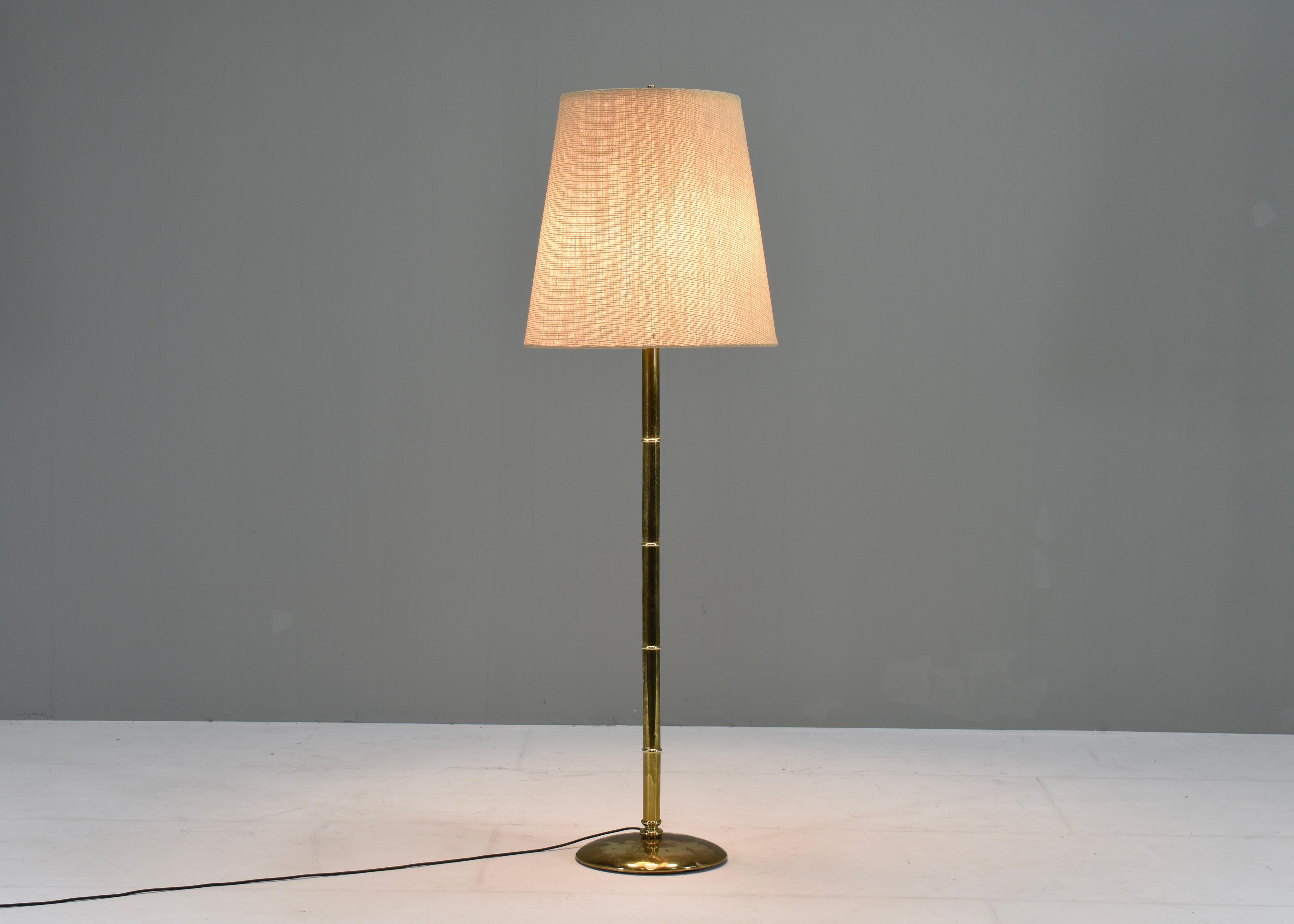 Brass Bamboo Floor Lamp Hollywood Regency, Europe, circa 1970 In Fair Condition For Sale In Pijnacker, Zuid-Holland