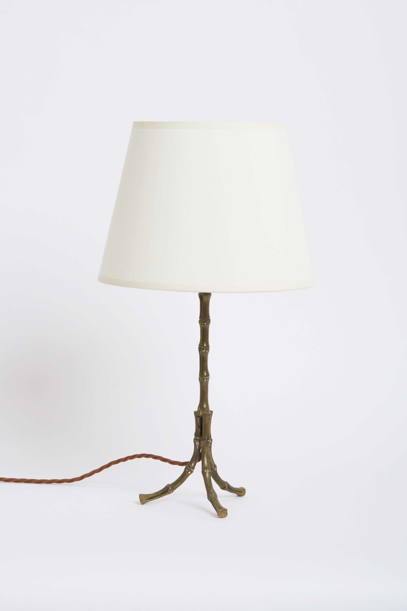 A brass bamboo table lamp.
France, Circa 1970.
With the shade: 46 cm high by 25 cm diameter.
Lamp base only: 31 cm high by 14 cm diameter.