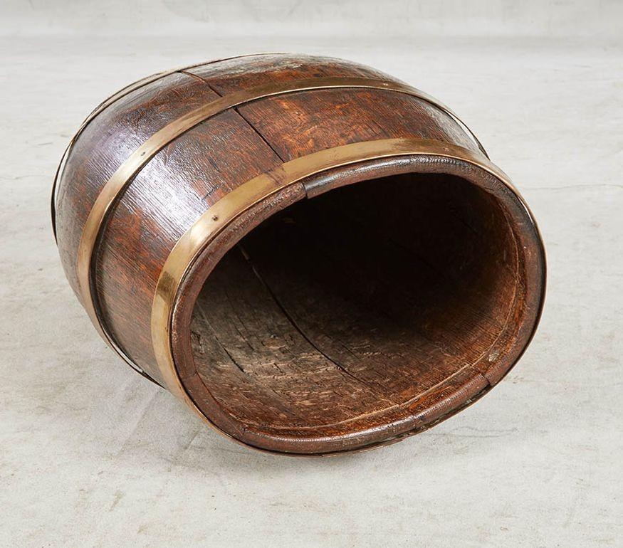 Barilotto per rum in Oak Oak con fascia in ottone in vendita 7