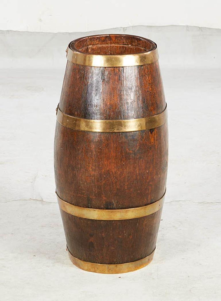 Inglese Barilotto per rum in Oak Oak con fascia in ottone in vendita