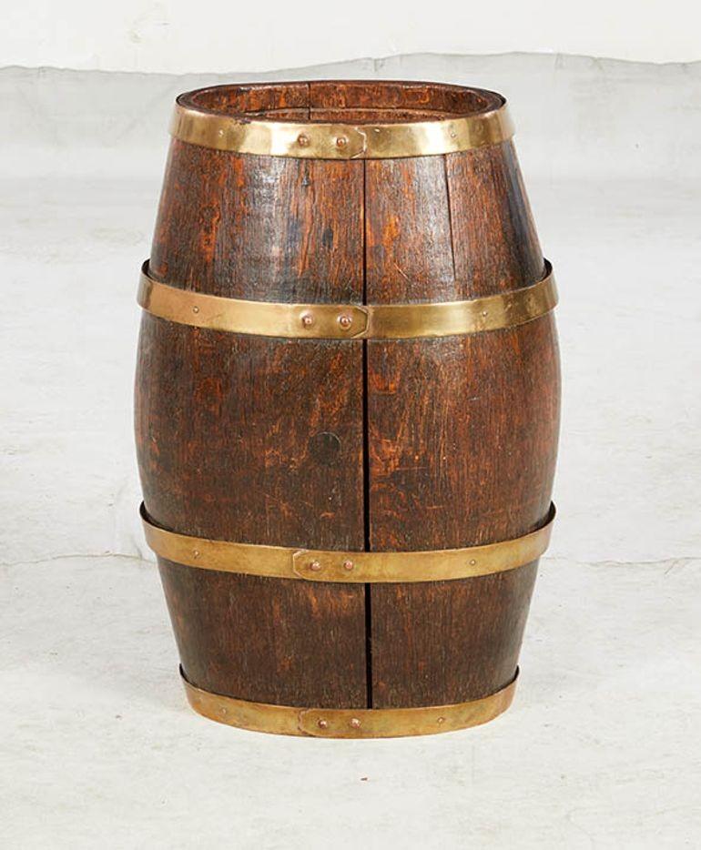 XIX secolo Barilotto per rum in Oak Oak con fascia in ottone in vendita