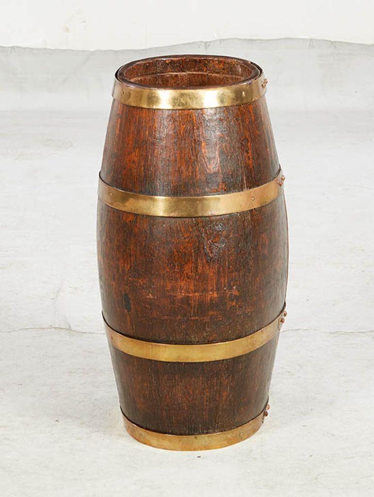 Barilotto per rum in Oak Oak con fascia in ottone in vendita 1