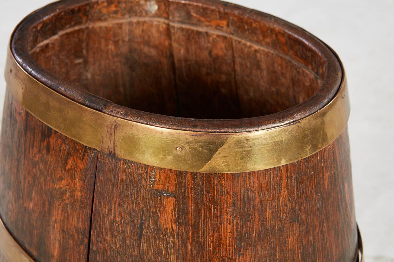Barilotto per rum in Oak Oak con fascia in ottone in vendita 3