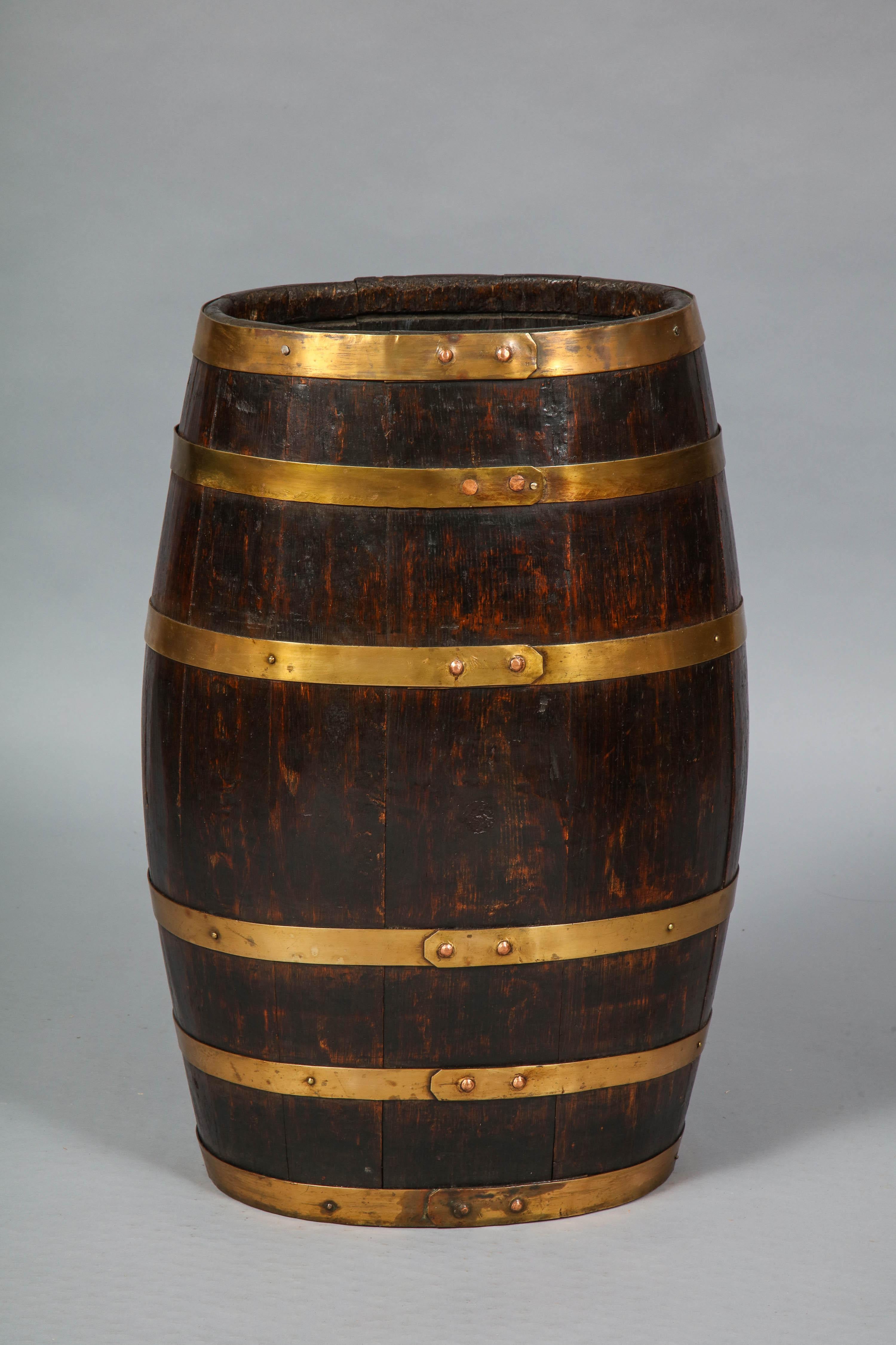 Brass Banded Oak Barrel In Good Condition In Greenwich, CT