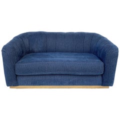 Fauteuil Loveseat à bandes en laiton nouvellement tapissé de tissu Rubelli Olimpia Tortora