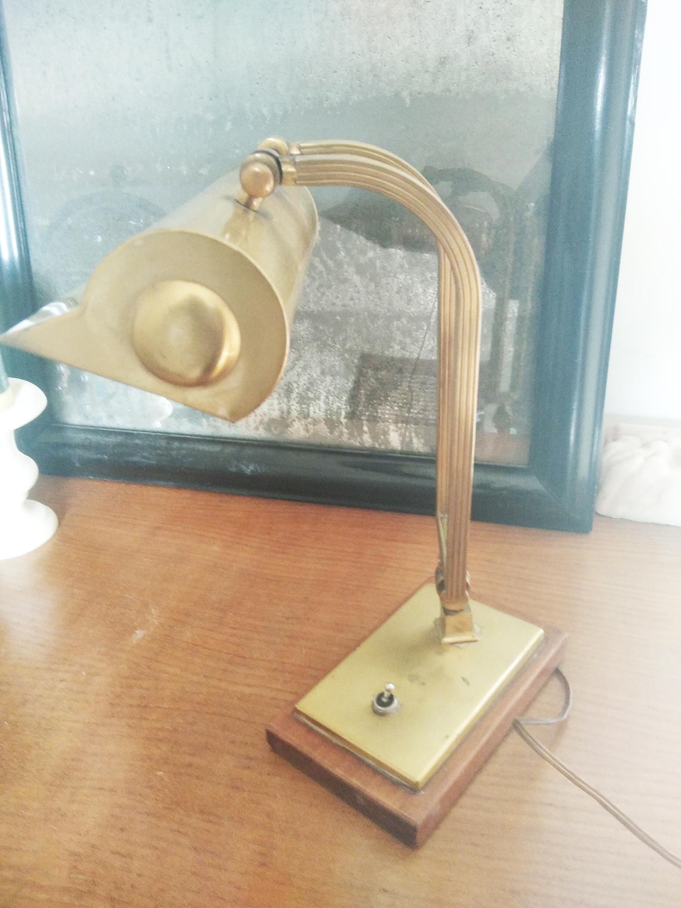 Banker Desk or Library Lamp,  Art Deco Style Early 20th Century, Brass  In Good Condition In Mombuey, Zamora