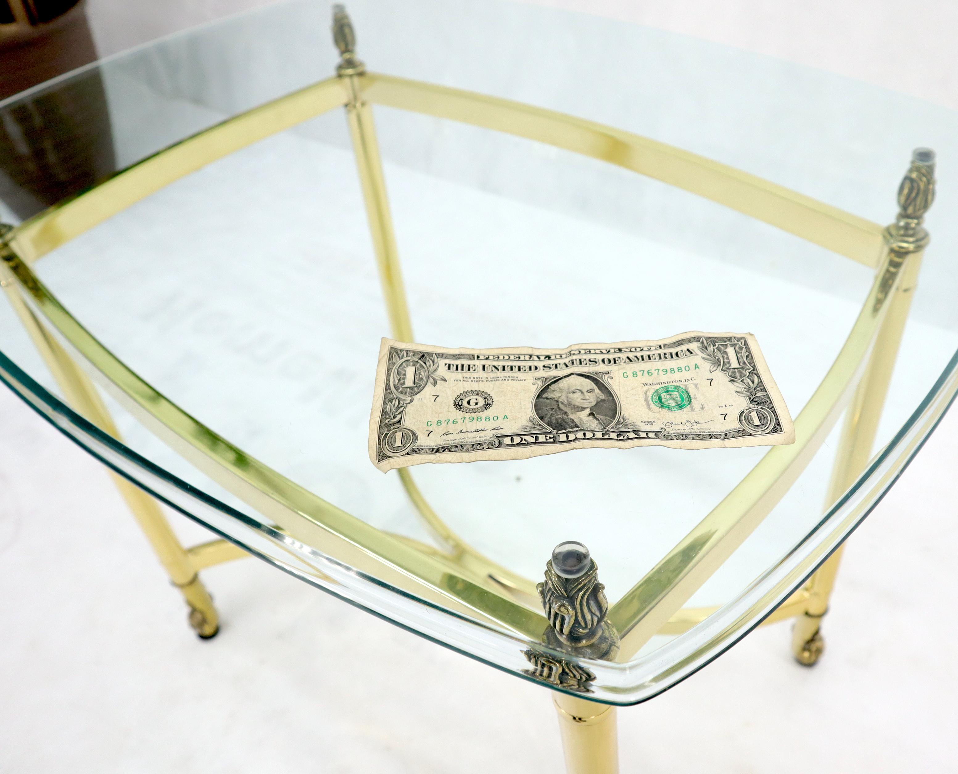 Table basse rectangulaire arrondie avec plateau en verre et base en laiton en vente 4