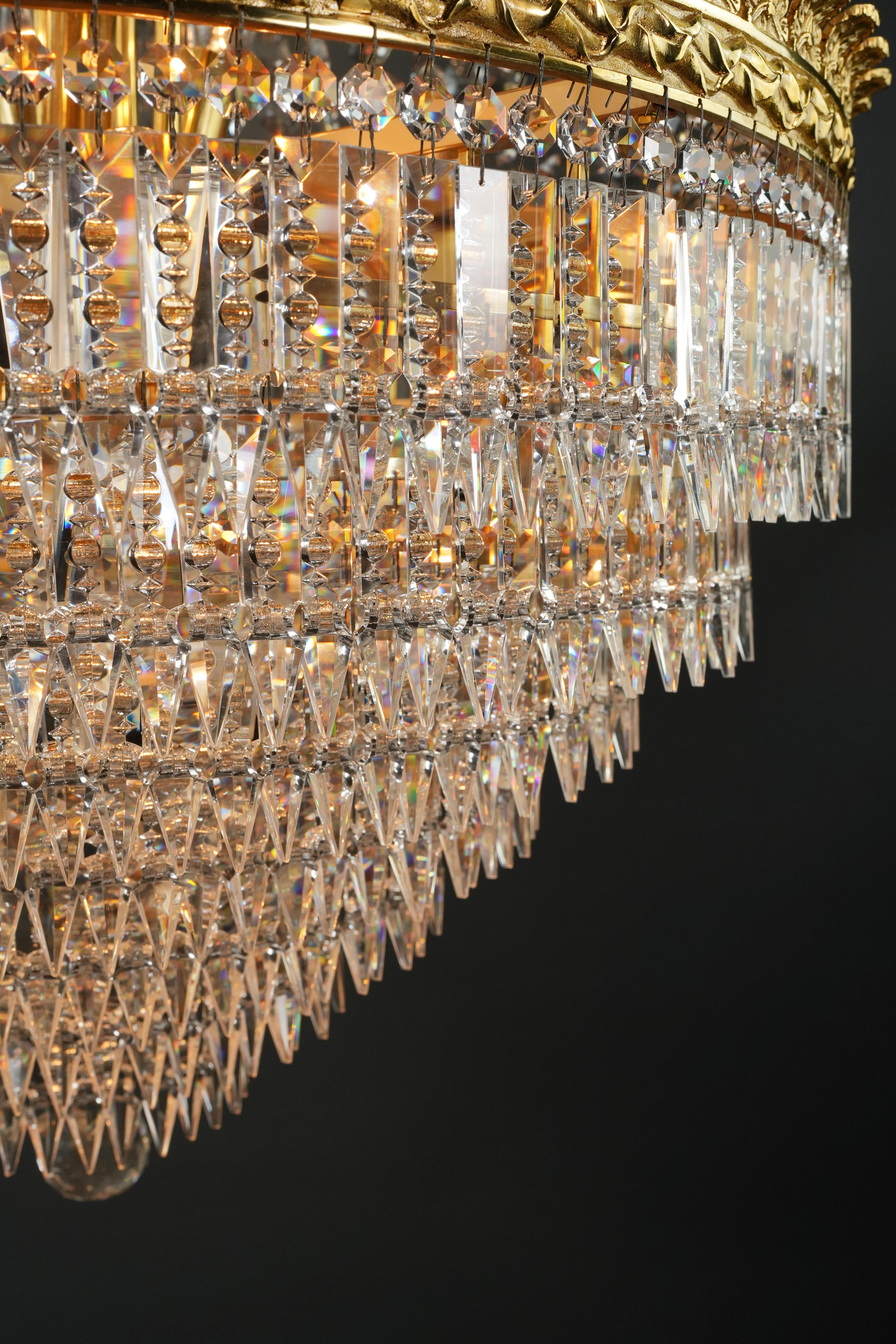 Lampe panier en laiton Empire Sac a Pearl Chandelier Crystal Lustre en or ancien en vente 7