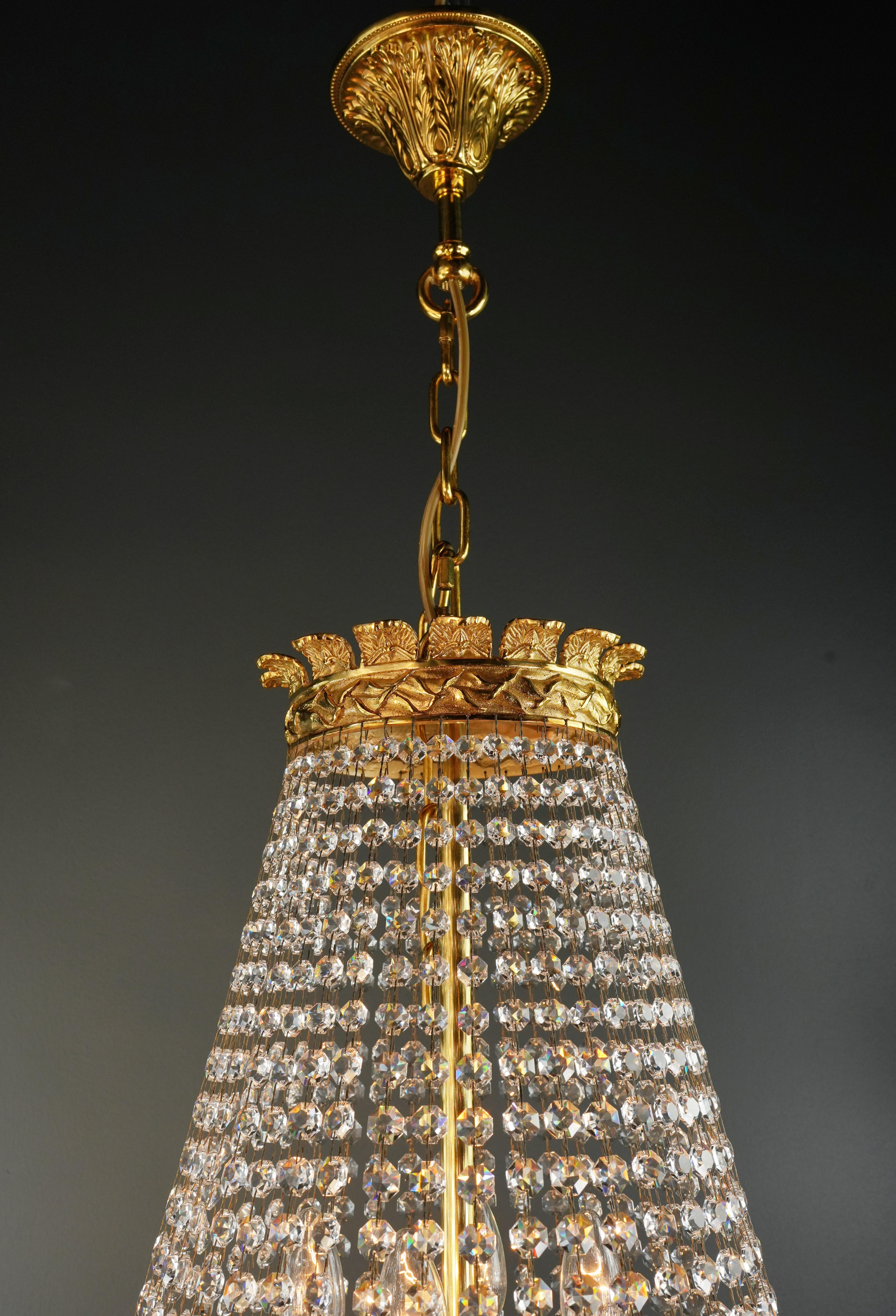 Lampe panier en laiton Empire Sac a Pearl Chandelier Crystal Lustre en or ancien en vente 8