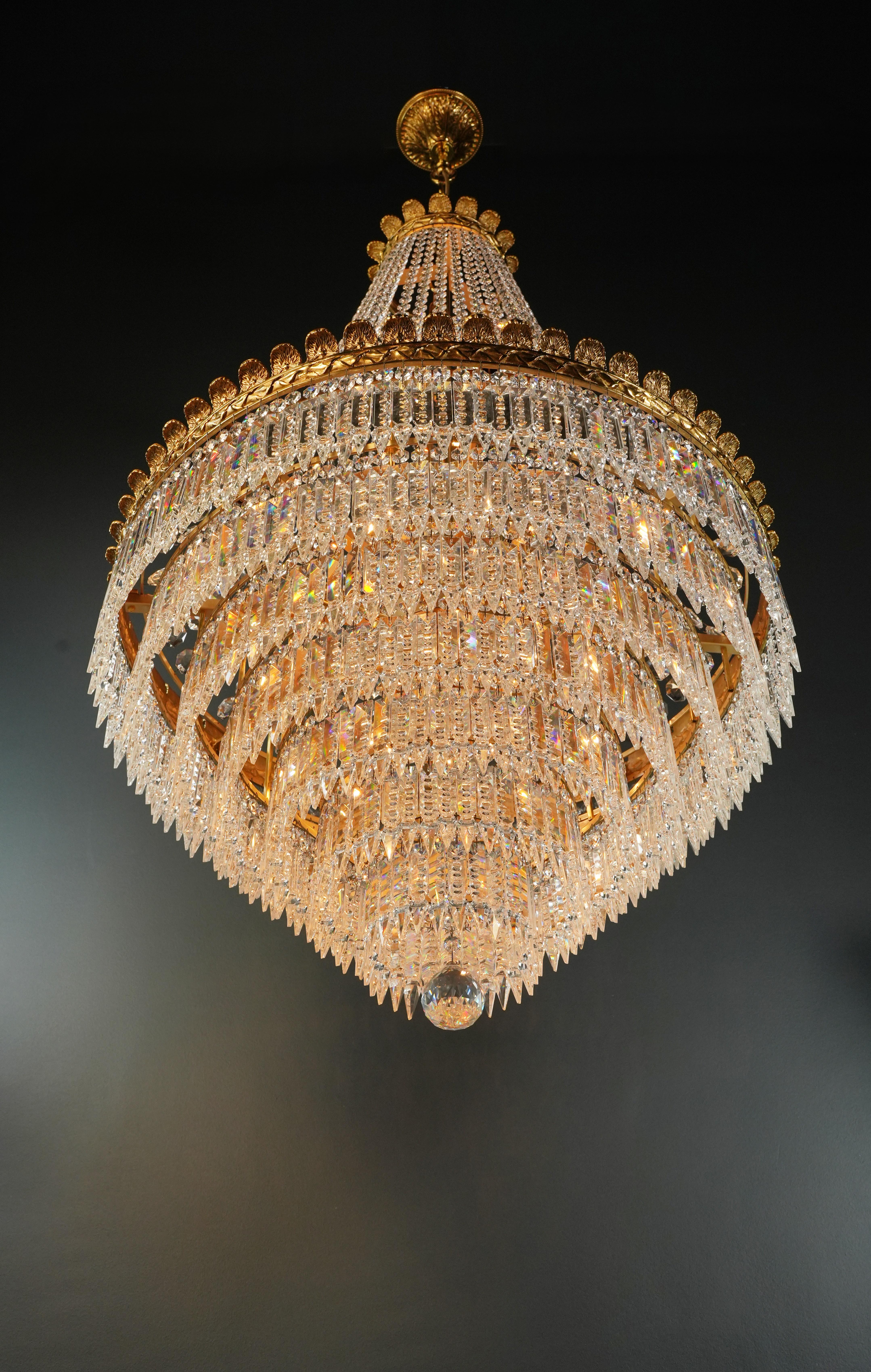 Laiton Lampe panier en laiton Empire Sac a Pearl Chandelier Crystal Lustre en or ancien en vente