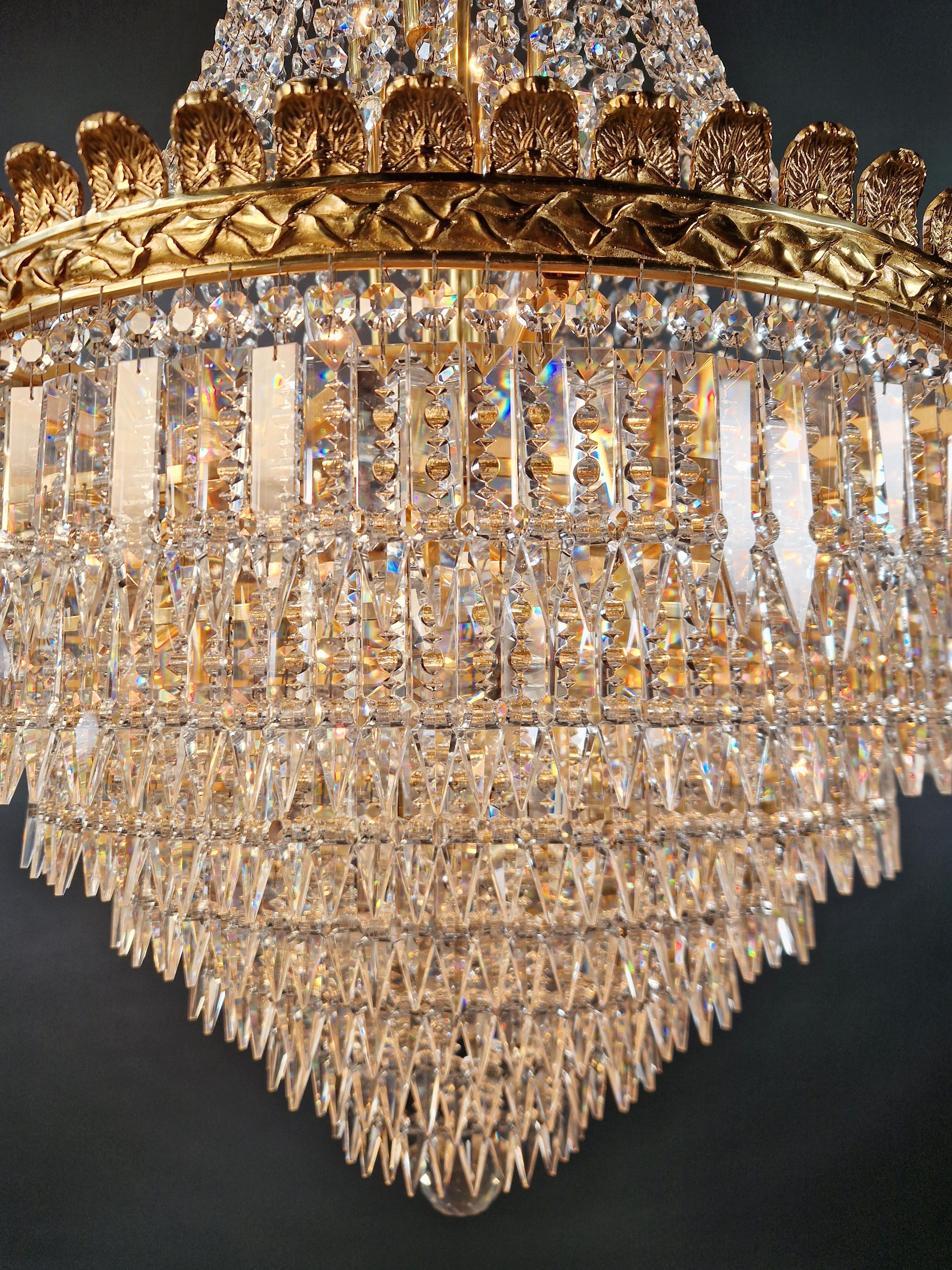 Lampe panier en laiton Empire Sac a Pearl Chandelier Crystal Lustre en or ancien en vente 1
