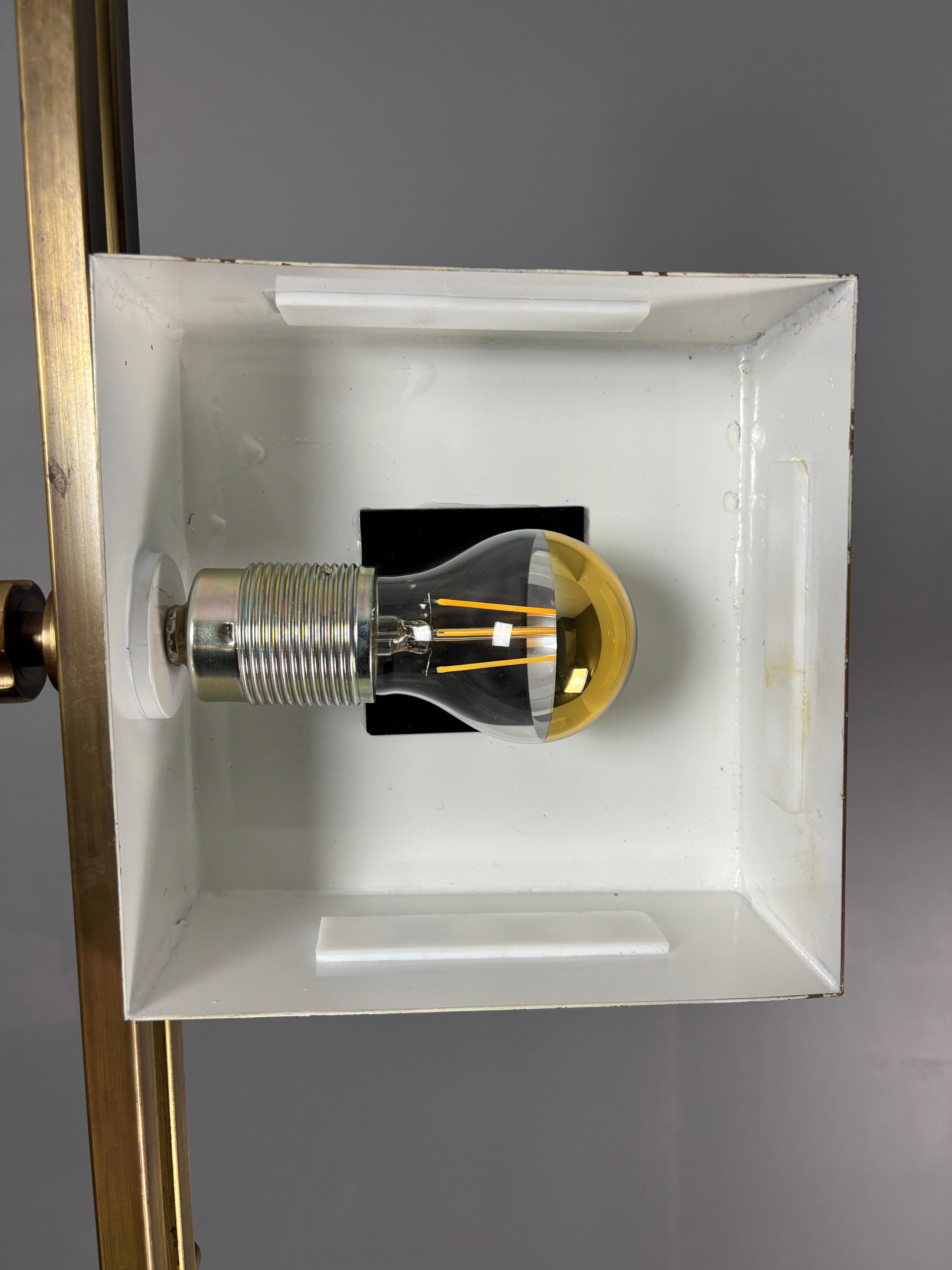 Brass Bauhaus Art Deco adjustable floor lamp in the style of Marcel Breuer For Sale 5