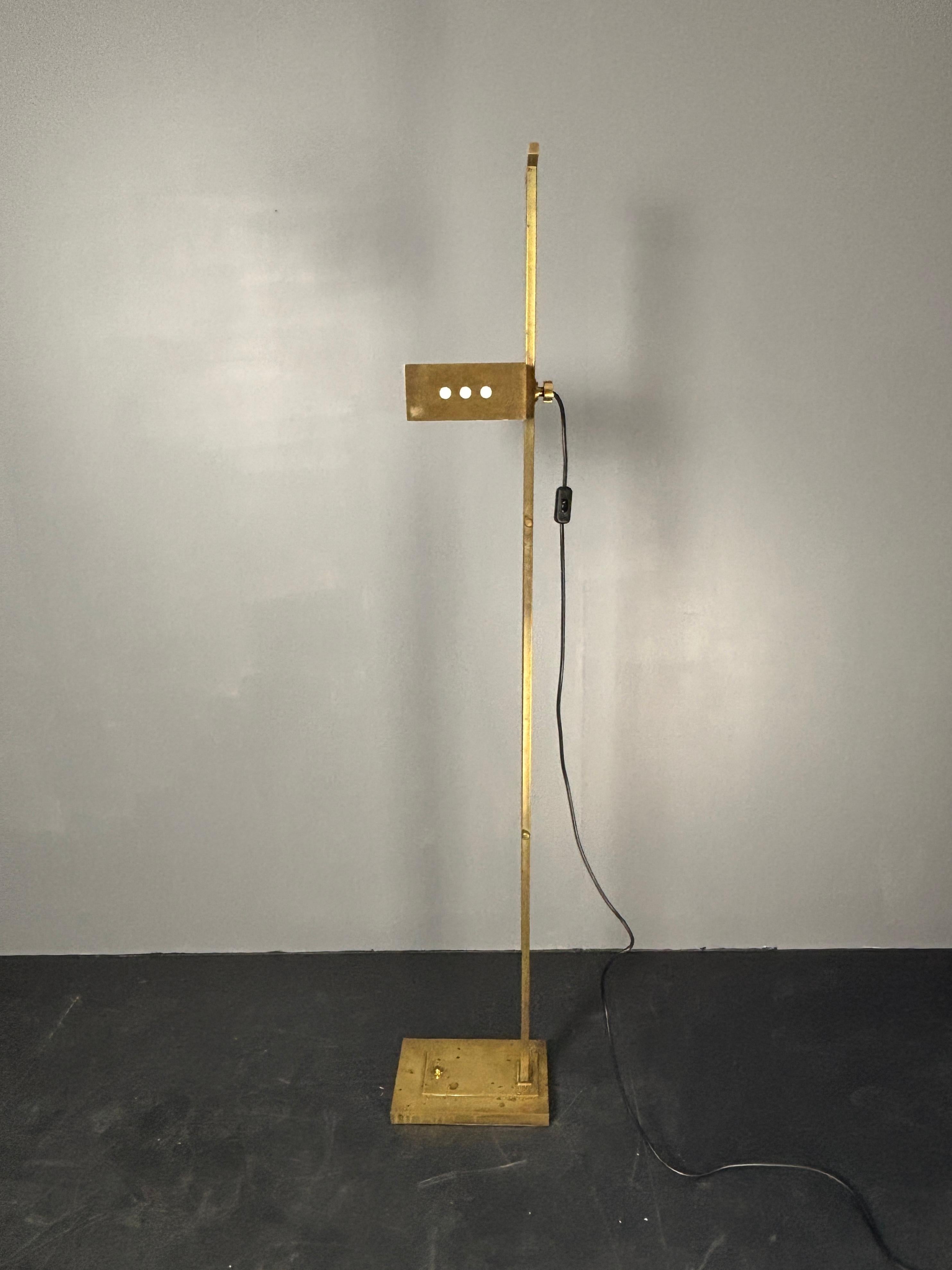 Brass Bauhaus Art Deco adjustable floor lamp in the style of Marcel Breuer For Sale 9