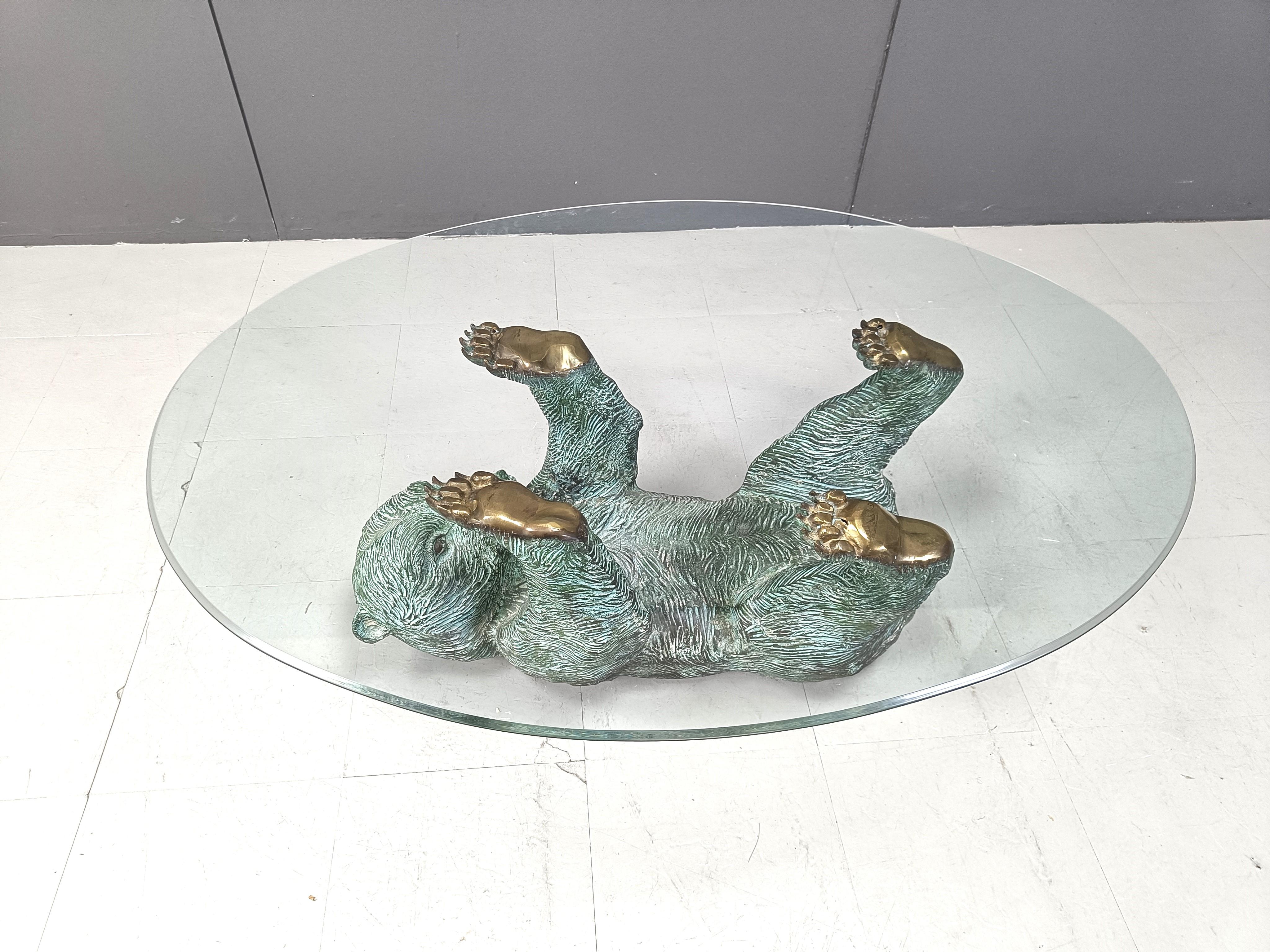 Eye-catching bronzed brass bear coffee table.

Beautiful patinated look, nicely detailed sculpture with an oval clear glass table top. 

1970s - Belgium

Good condition

Dimensions:
Height: 43cm
Width: 114cm
Depth: 82cm

Ref.: 135124
