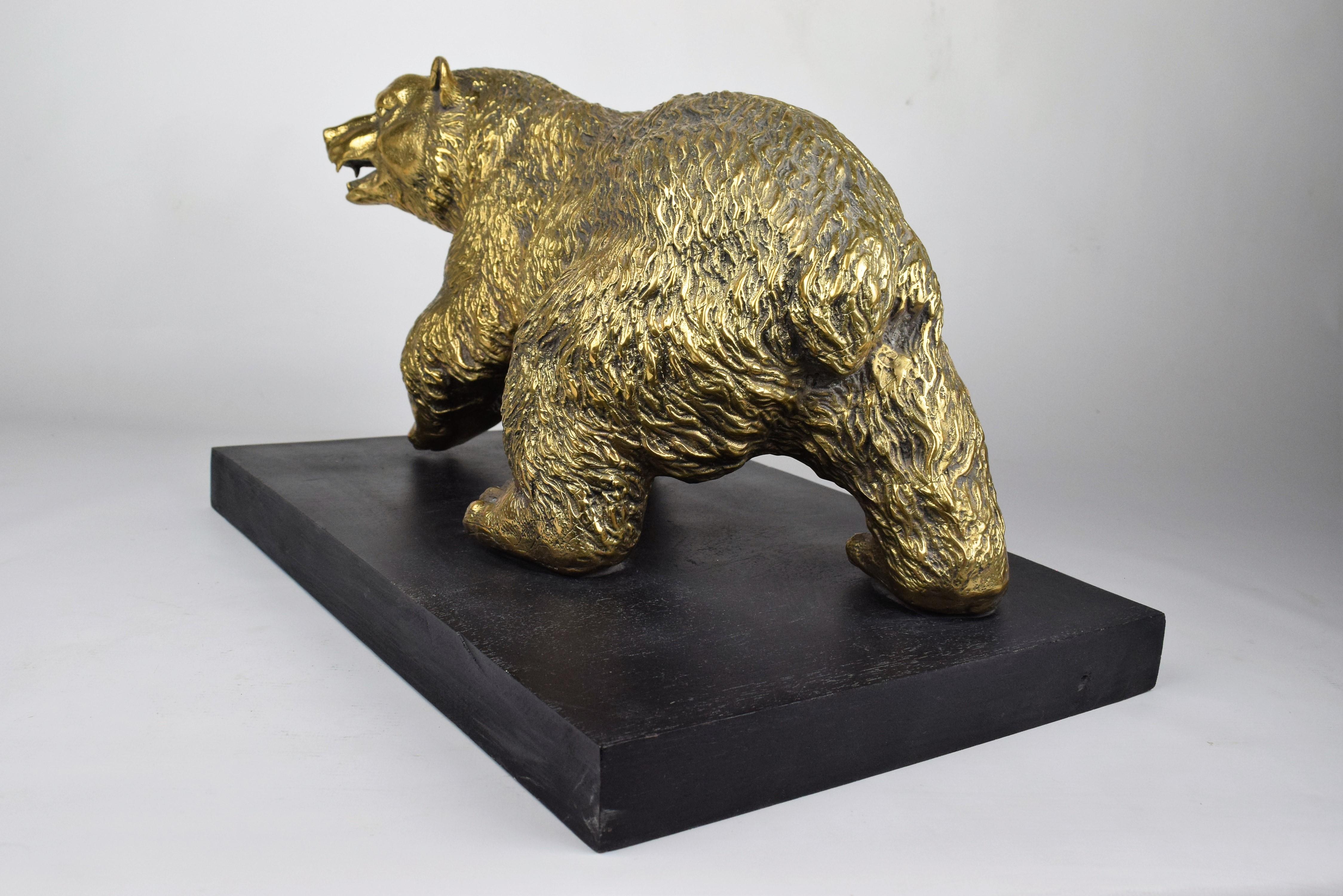 Brass  Bear Sculpture In Good Condition In Islamabad, PK