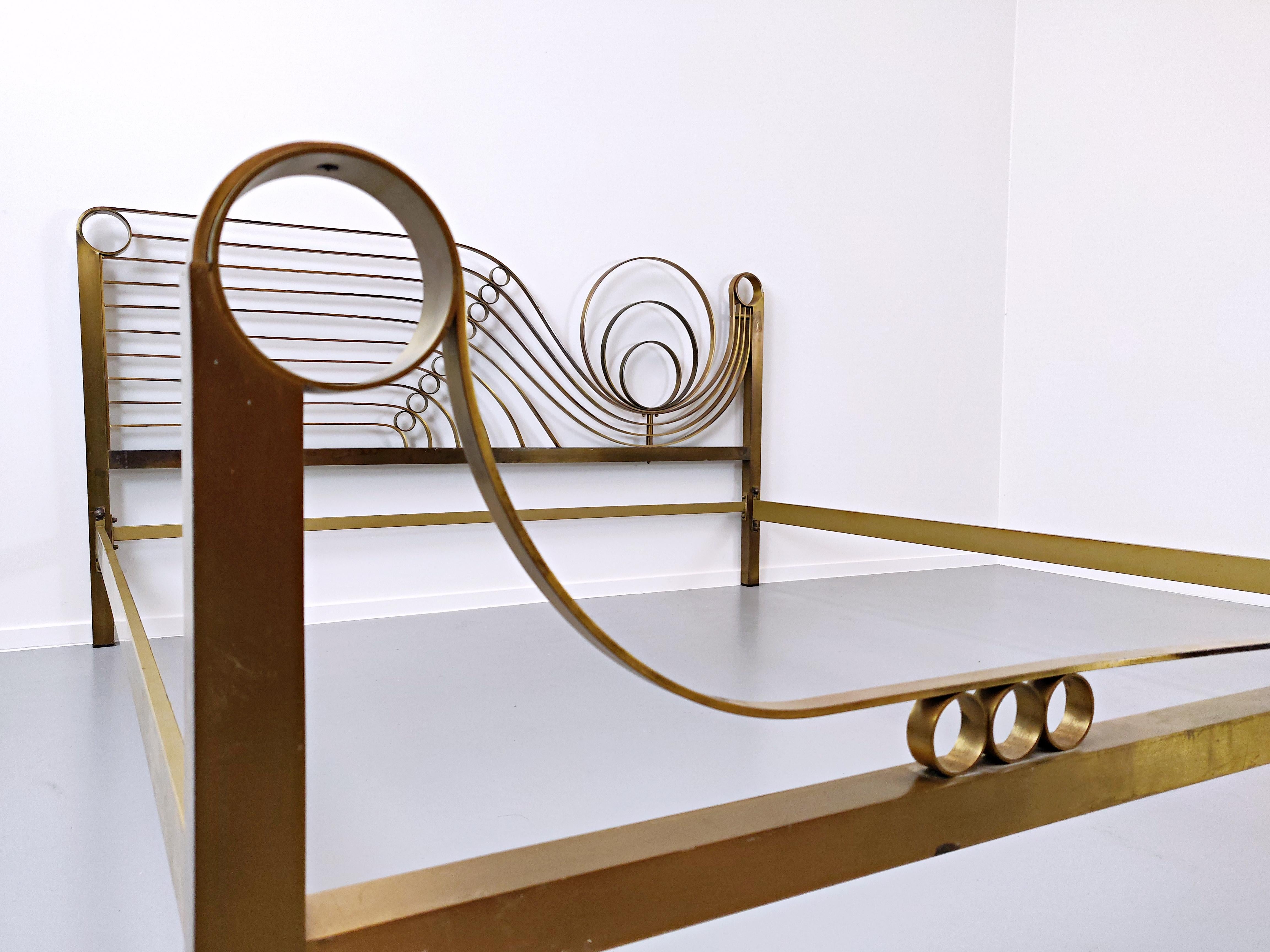 Brass Bed by Luciano Frigerio, 1970s In Good Condition For Sale In Brussels, BE