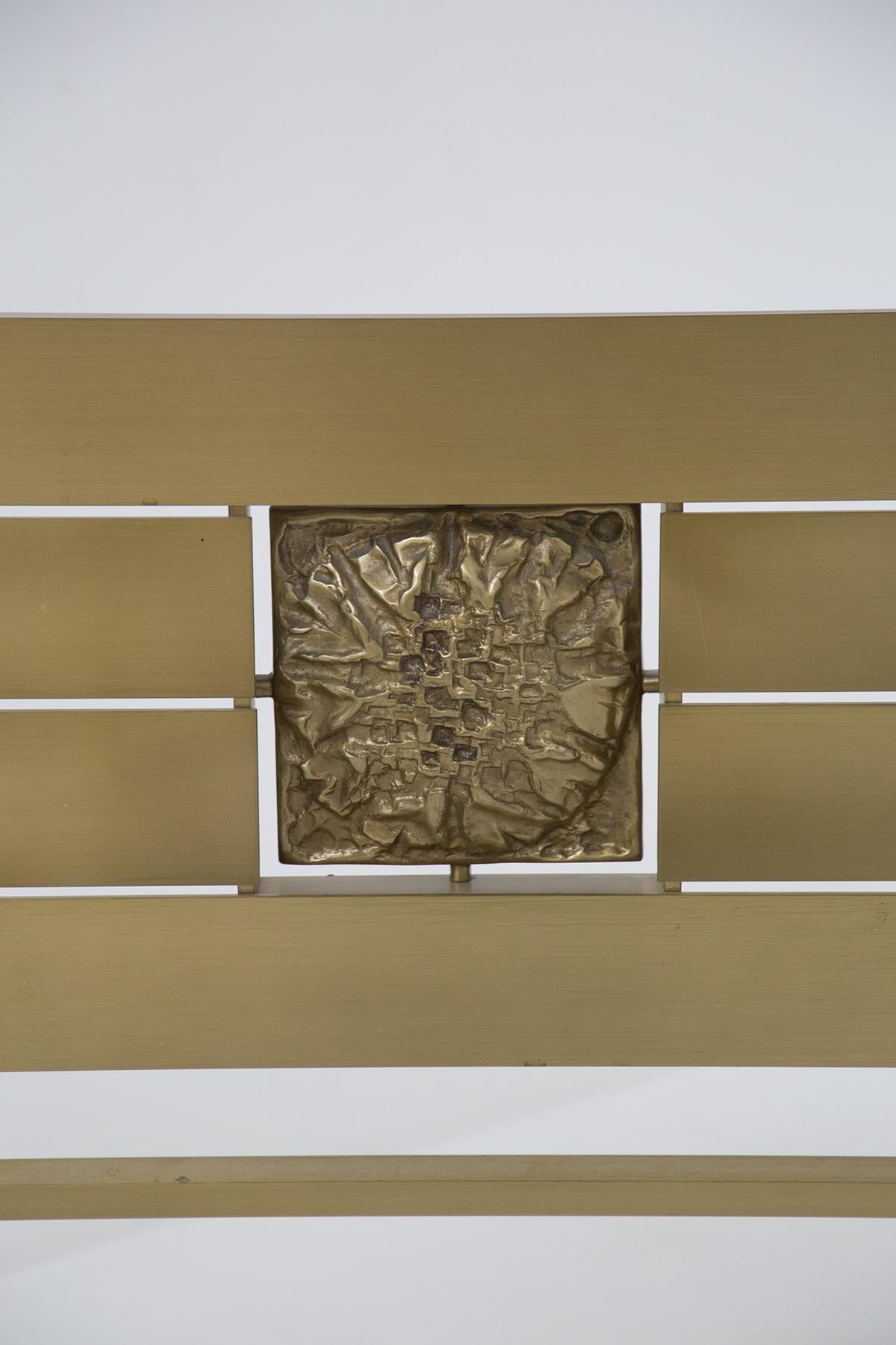 Brass Bed by Luciano Frigerio with Brass Sculpture In Good Condition For Sale In Milano, IT