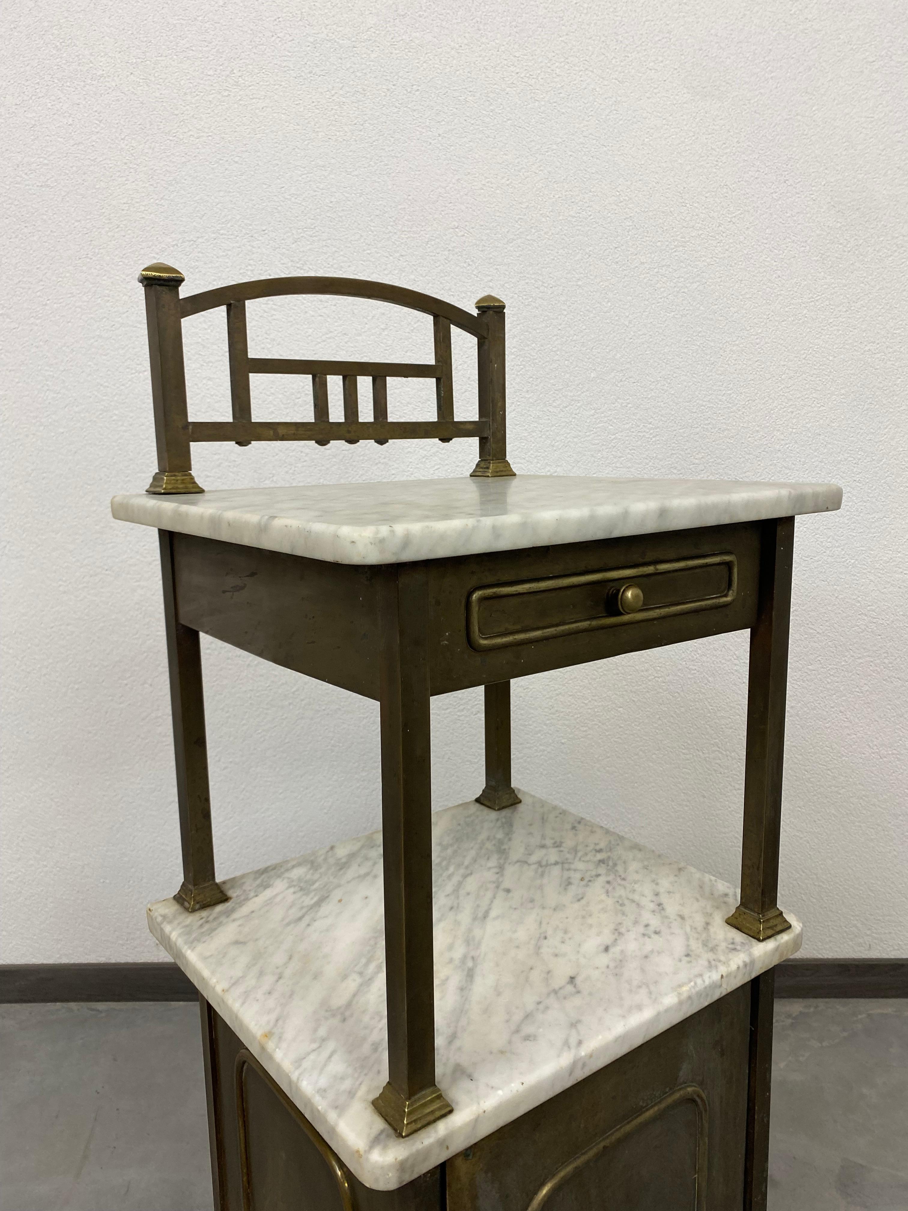 Brass bedside table with marble top. Maximum height is 101cm height of the marble top is 83cm from the floor.