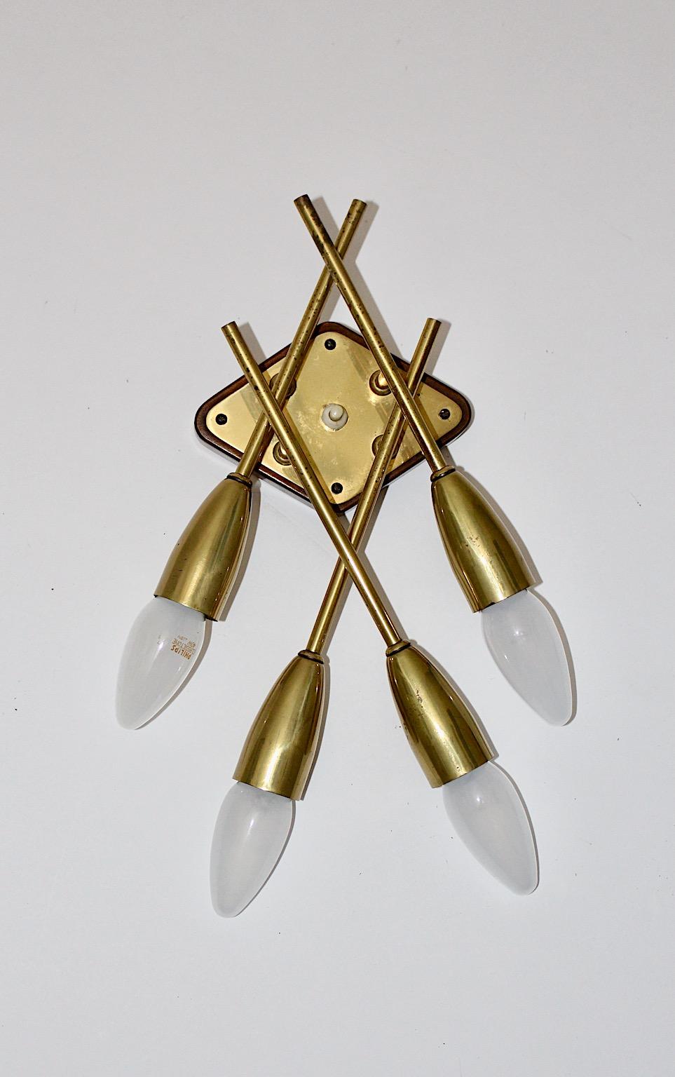 Mid-Century moderno Applique in ottone e faggio di metà secolo Rupert Nikoll, anni '50, Austria in vendita