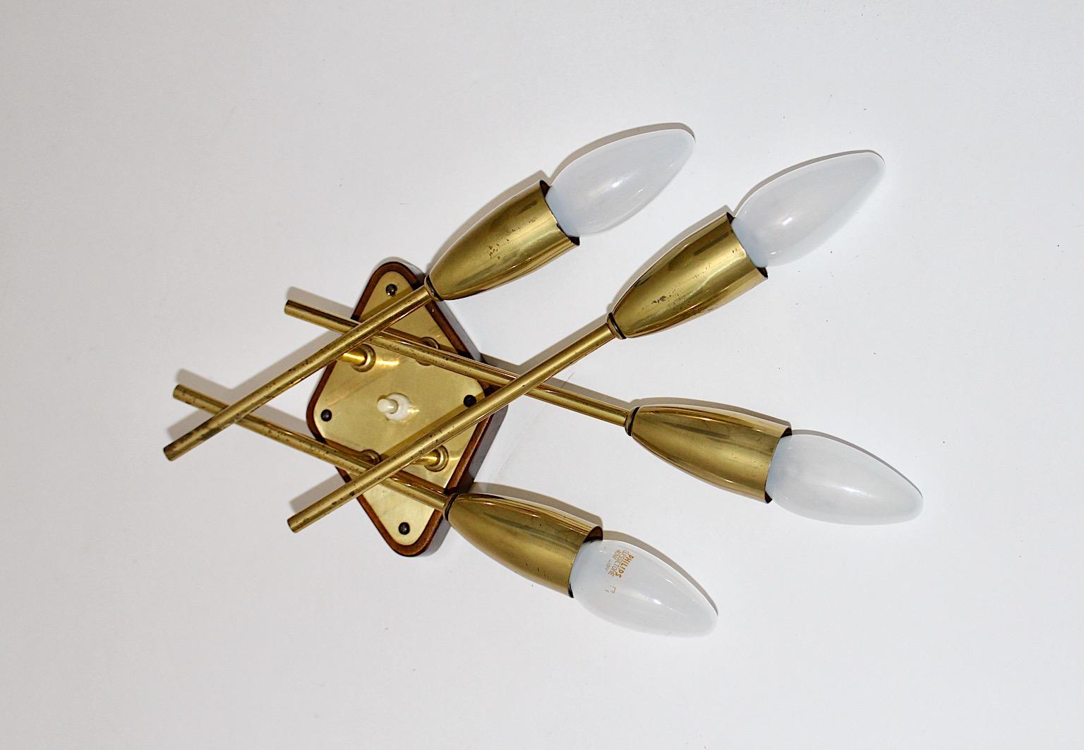 Brass Beech Mid-Century Modern Rupert Nikoll Sconce Wall Light, 1950s, Austria In Good Condition For Sale In Vienna, AT