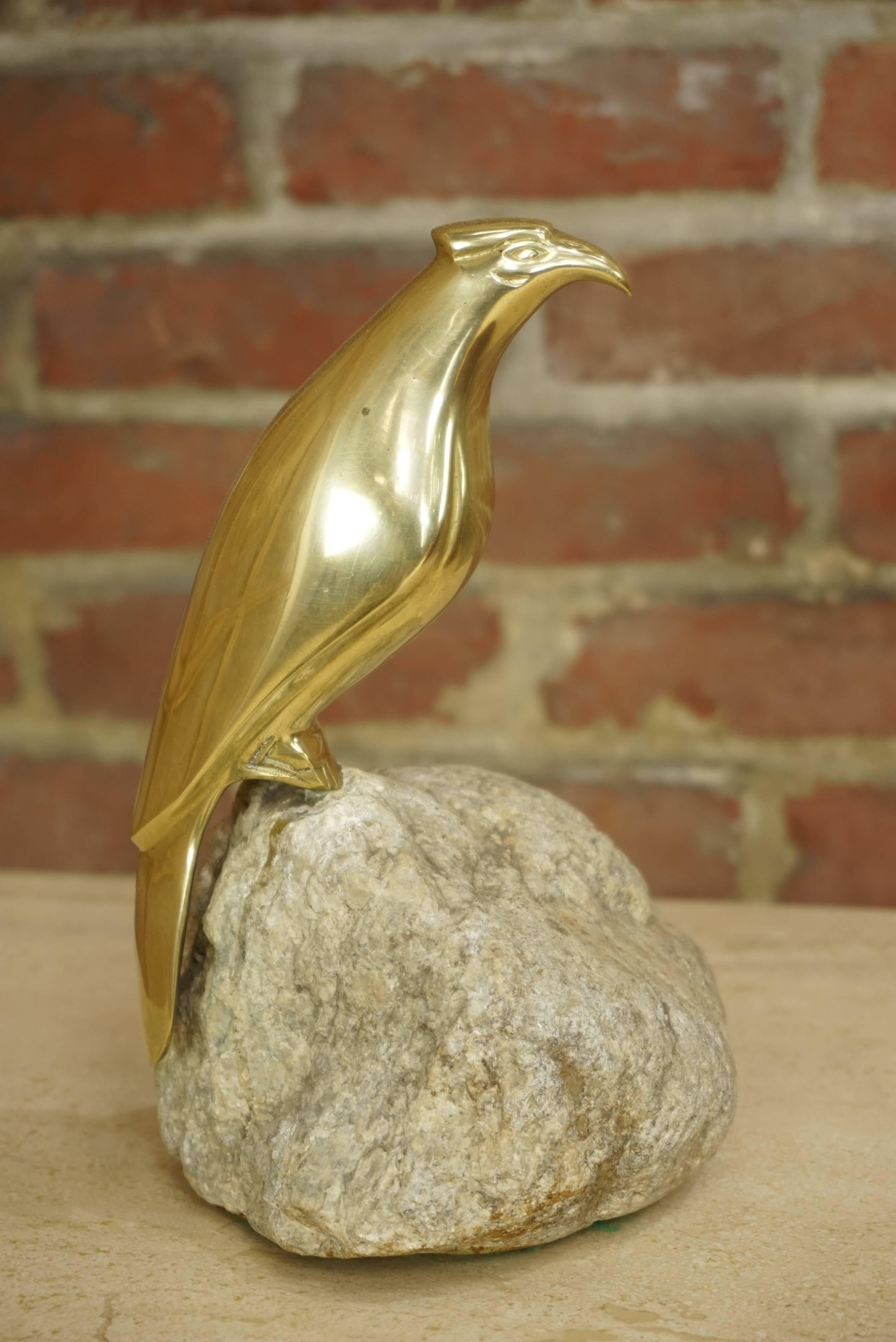 Sculpture oiseau en laiton sur pierre Excellent état - En vente à Tourcoing, FR