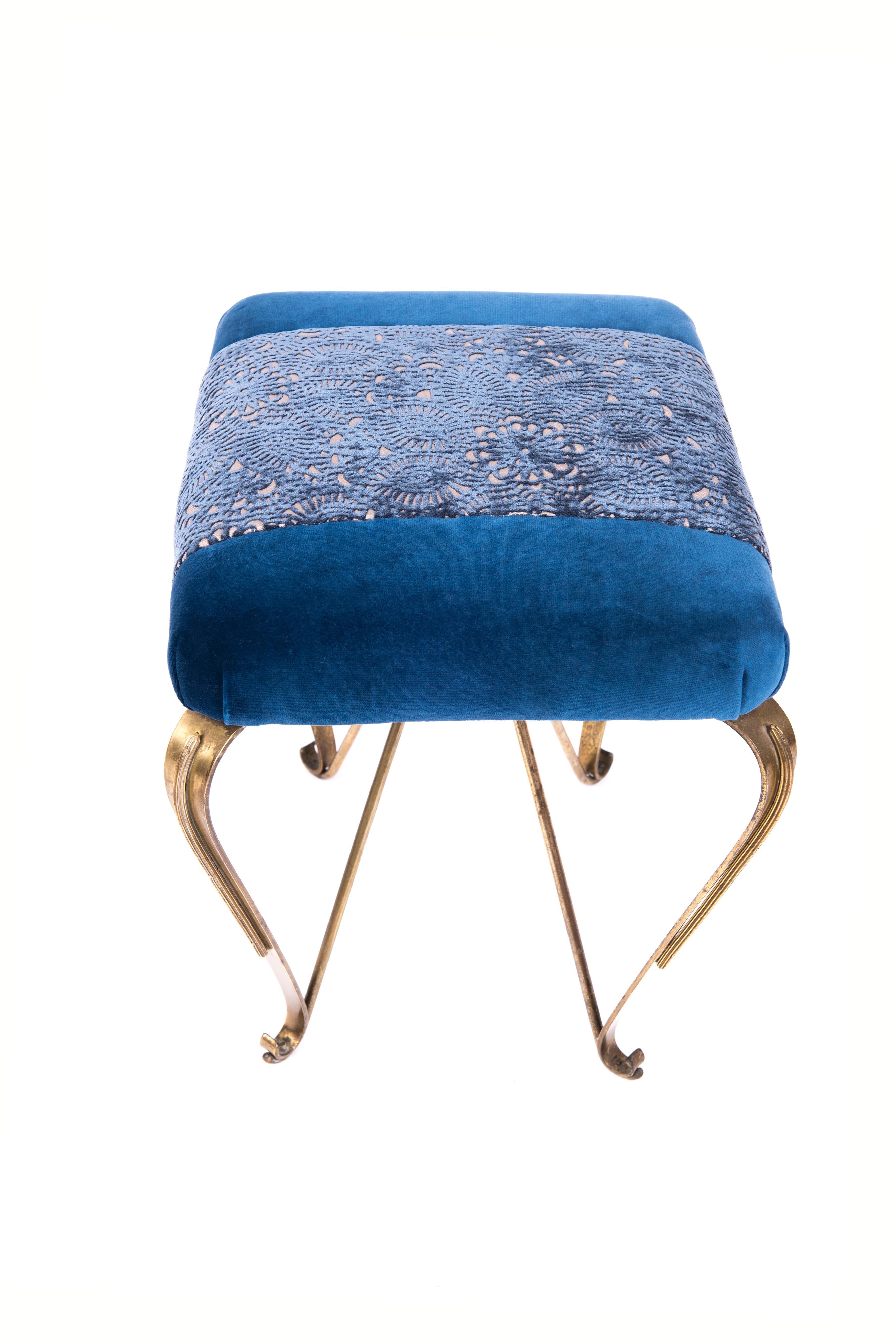 Pair of brass midcentury design Italian origin ottomans. New blue colored velvet upholstery, 1950, Italy.