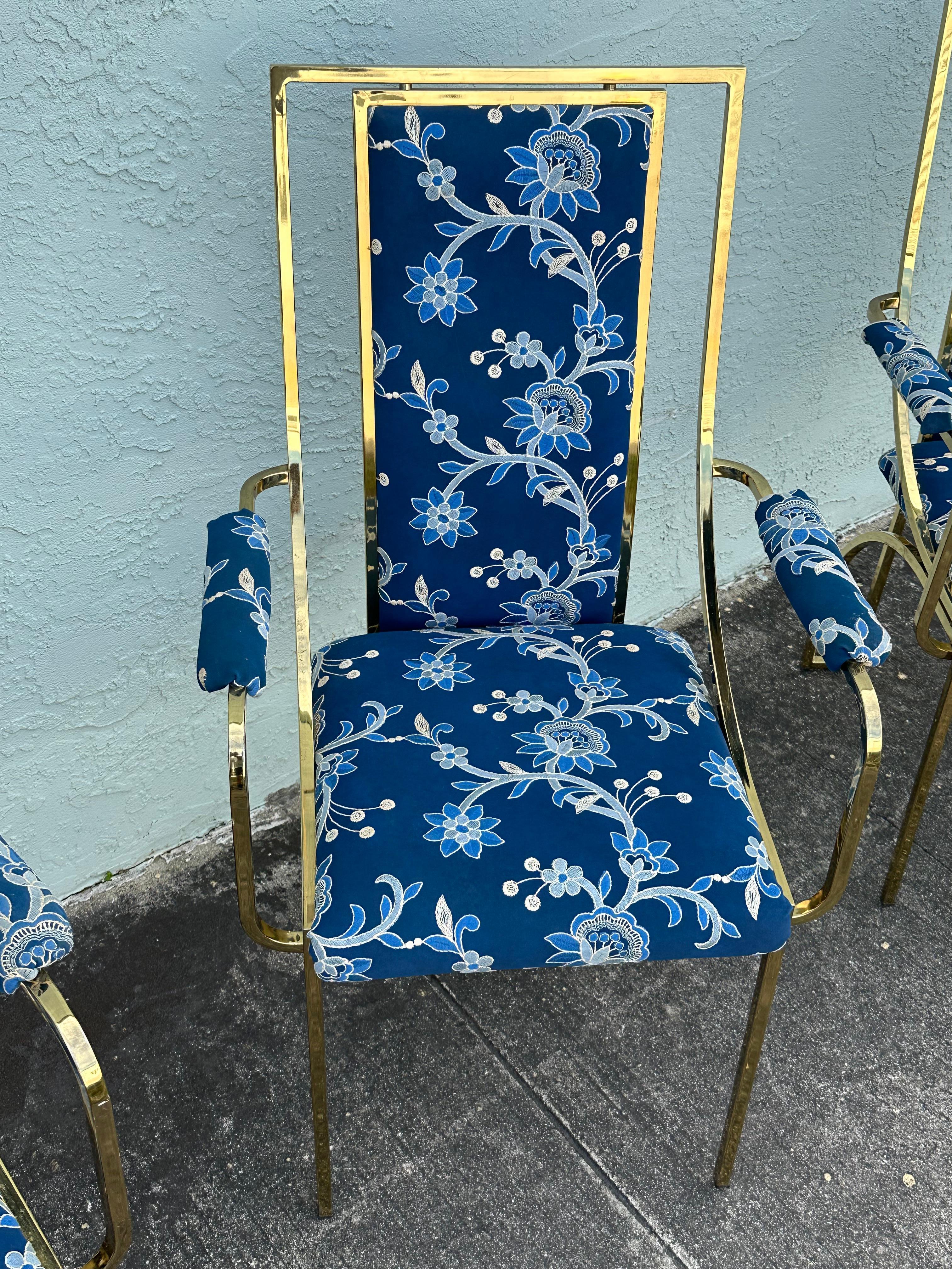Sedie da pranzo floreali in ottone blu e bianco attribuite a Milo Baughman in vendita 4