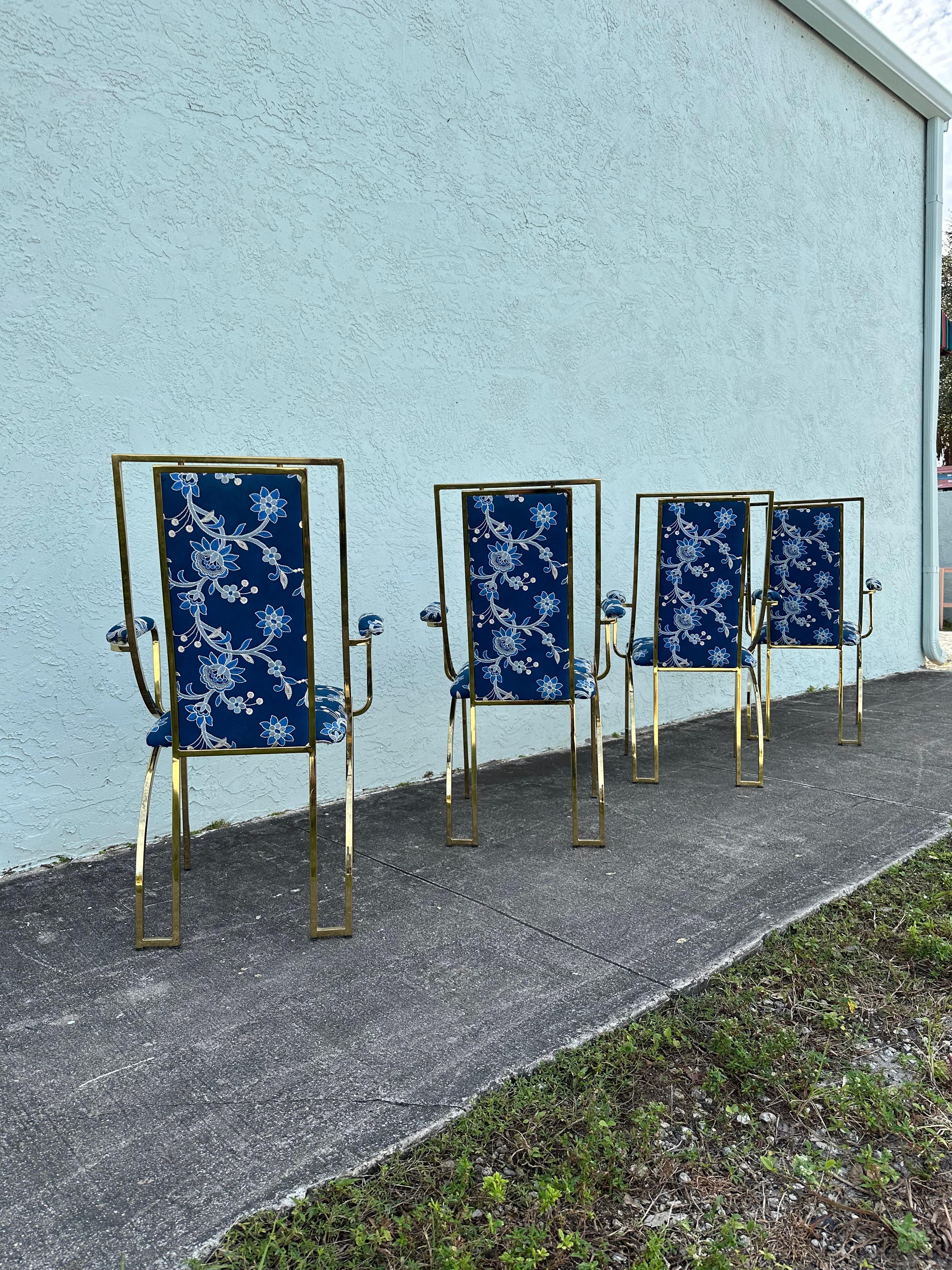 Sedie da pranzo floreali in ottone blu e bianco attribuite a Milo Baughman in vendita 6