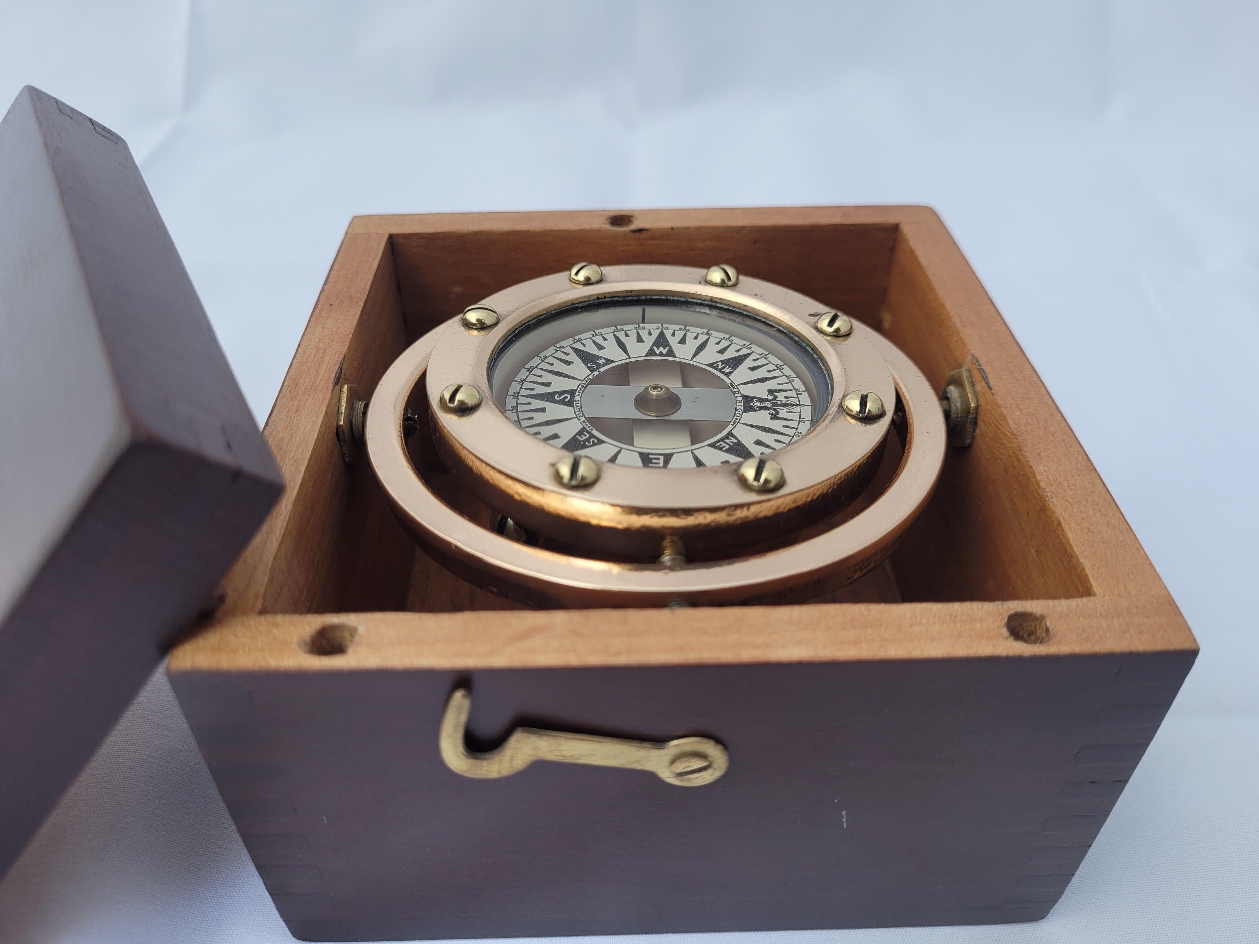 Brass Boat Compass in Varnished Wood Box 5