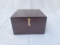 Compás de barco de latón en caja de madera barnizada