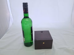Compás de barco de latón en caja de madera barnizada