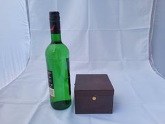 Compás de barco de latón en caja de madera barnizada