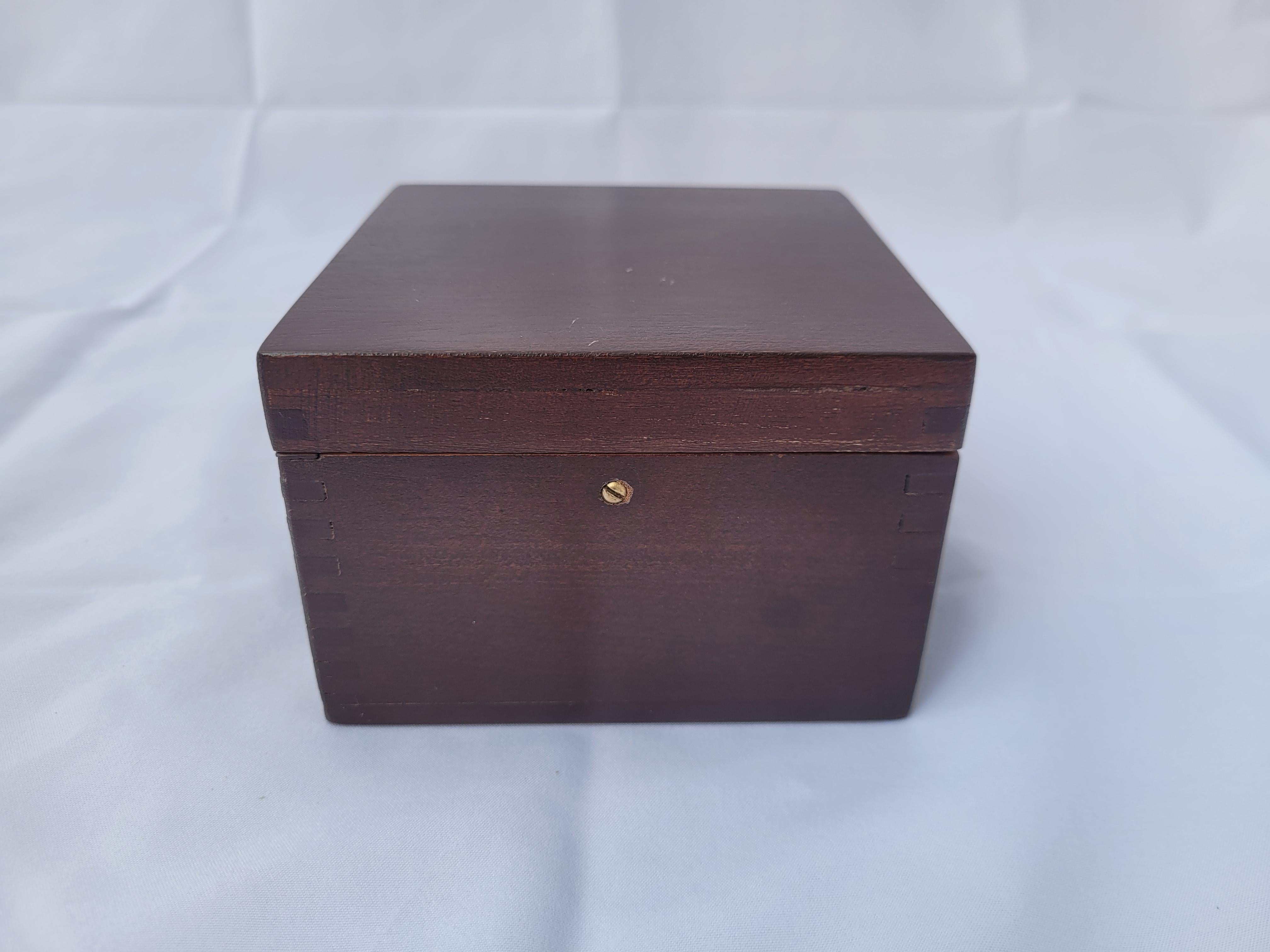 Brass Boat Compass in Varnished Wood Box In Good Condition For Sale In Norwell, MA
