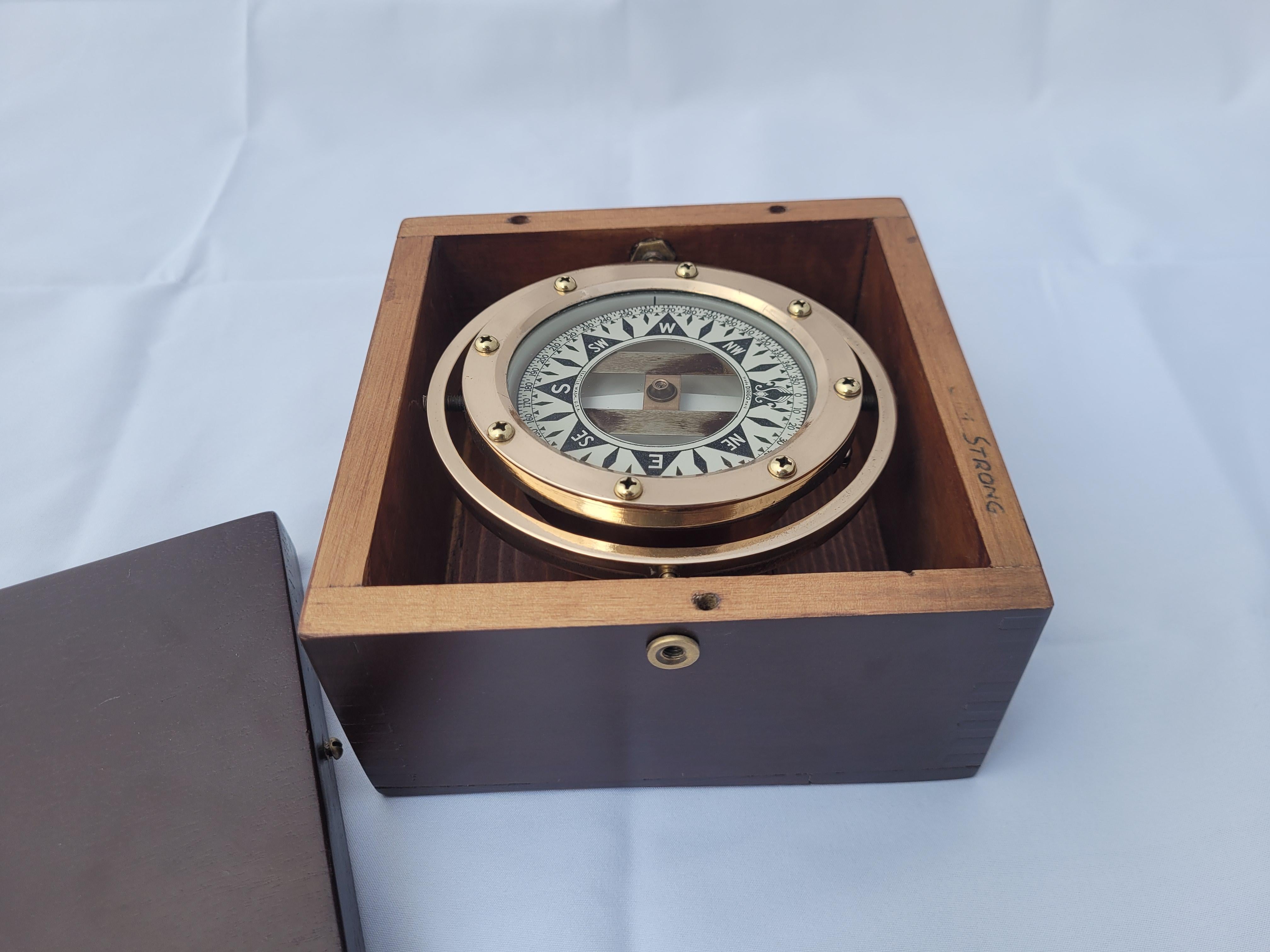 Mid-20th Century Brass Boat Compass in Varnished Wood Box For Sale