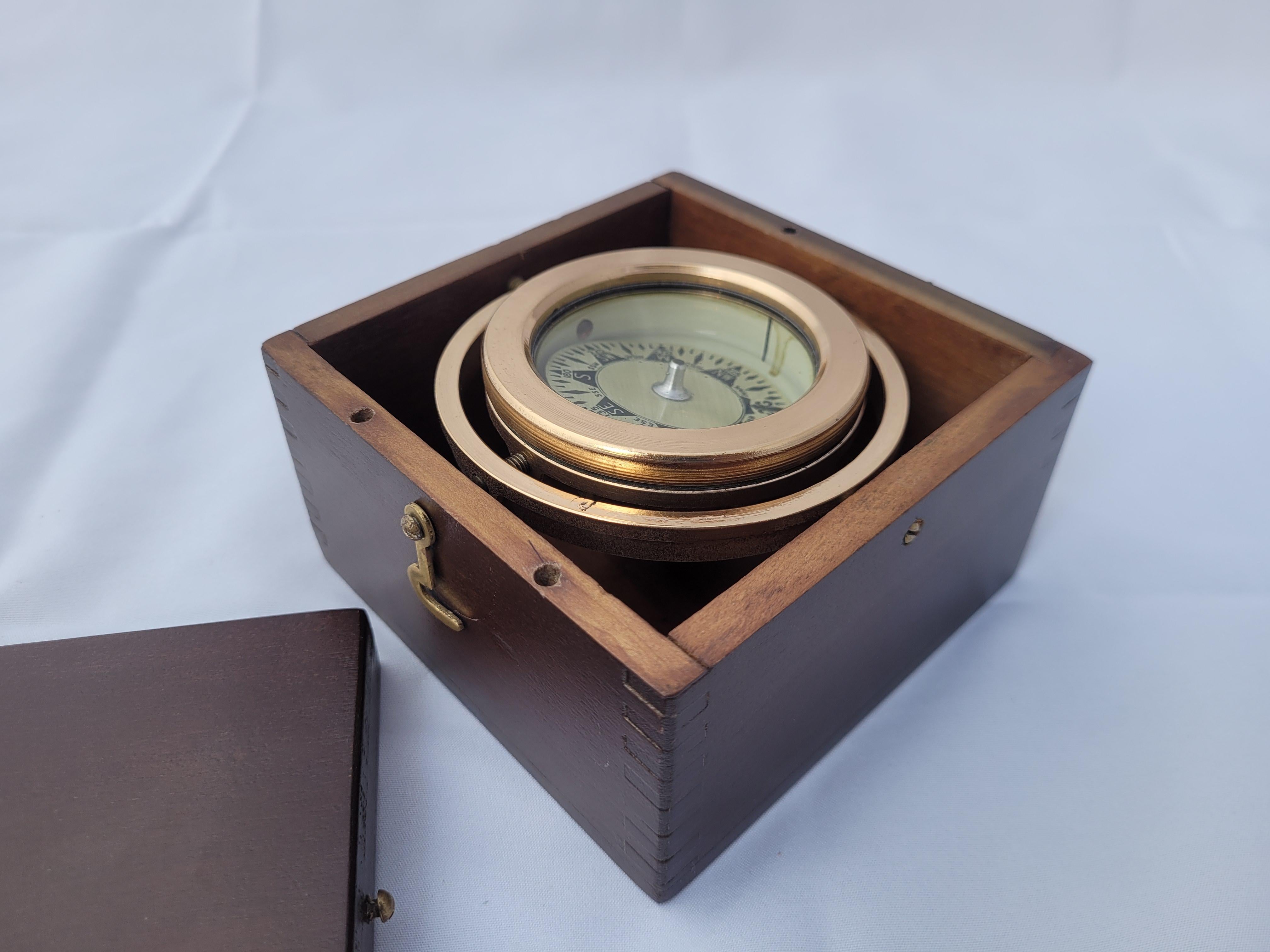Mid-20th Century Brass Boat Compass in Varnished Wood Box For Sale