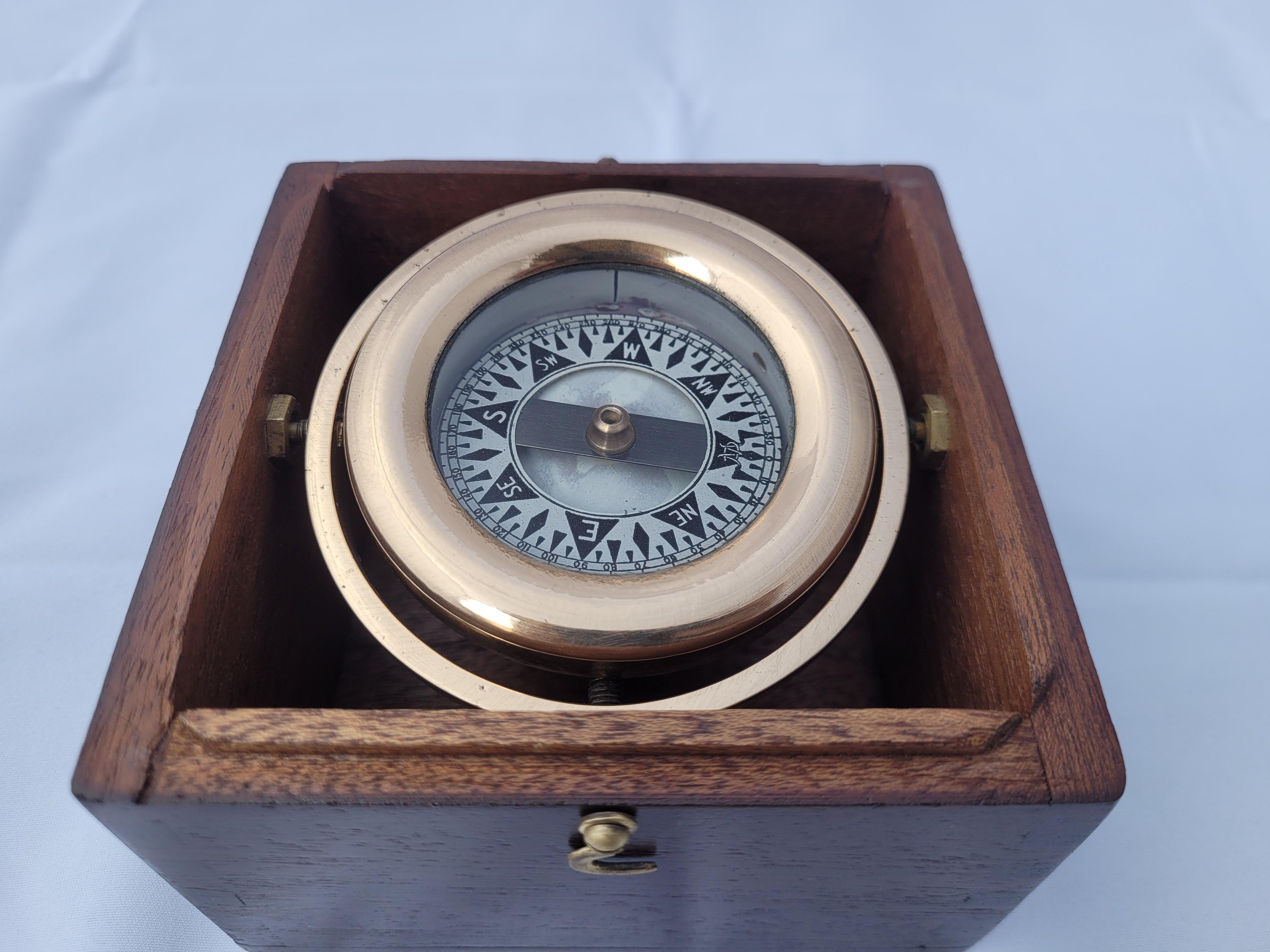 Brass Boat Compass in Varnished Wood Box 2