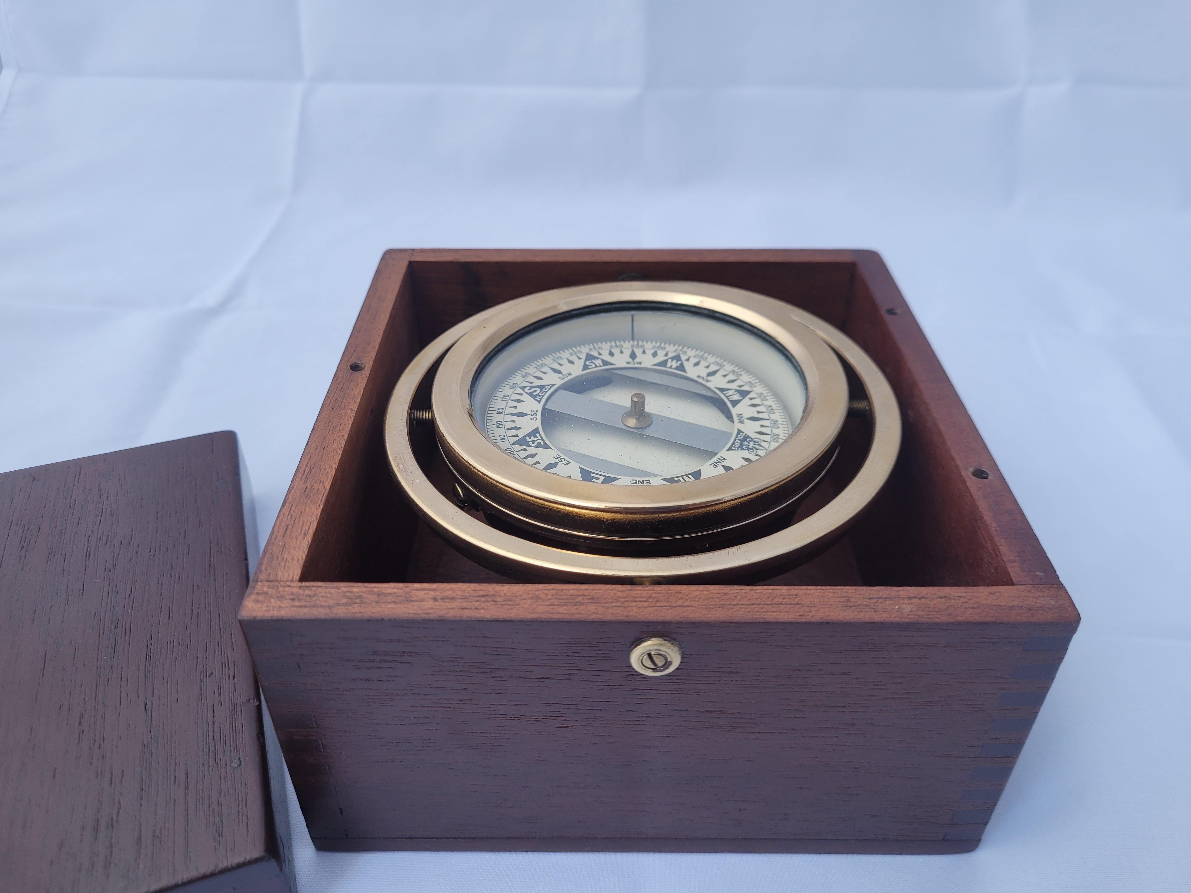 Brass Boat Compass in Varnished Wood Box 3