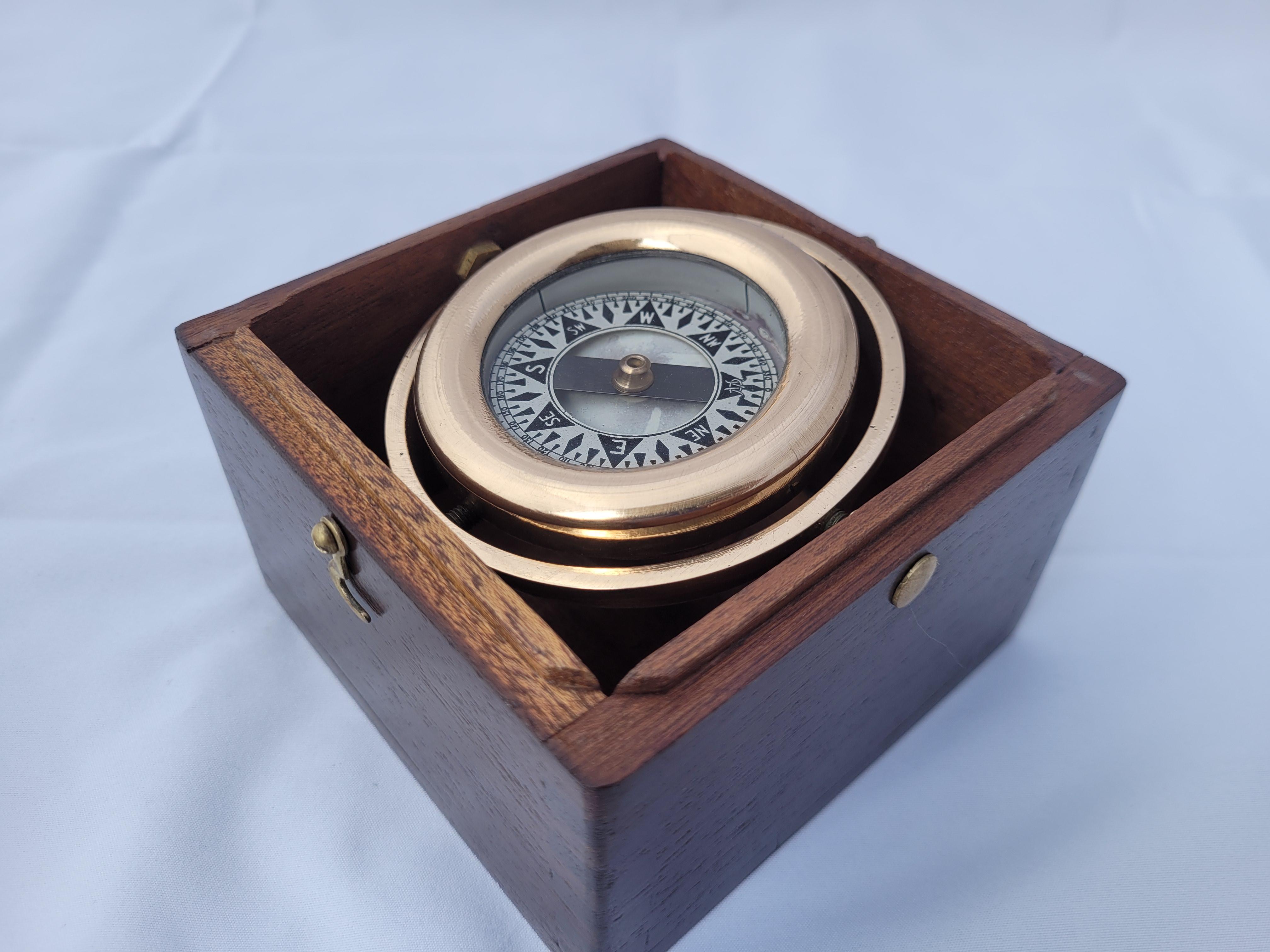 Brass Boat Compass in Varnished Wood Box 3